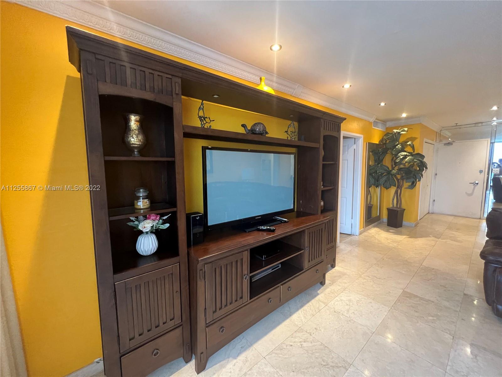 5161 Collins Ave 1711 Property Photo 7
