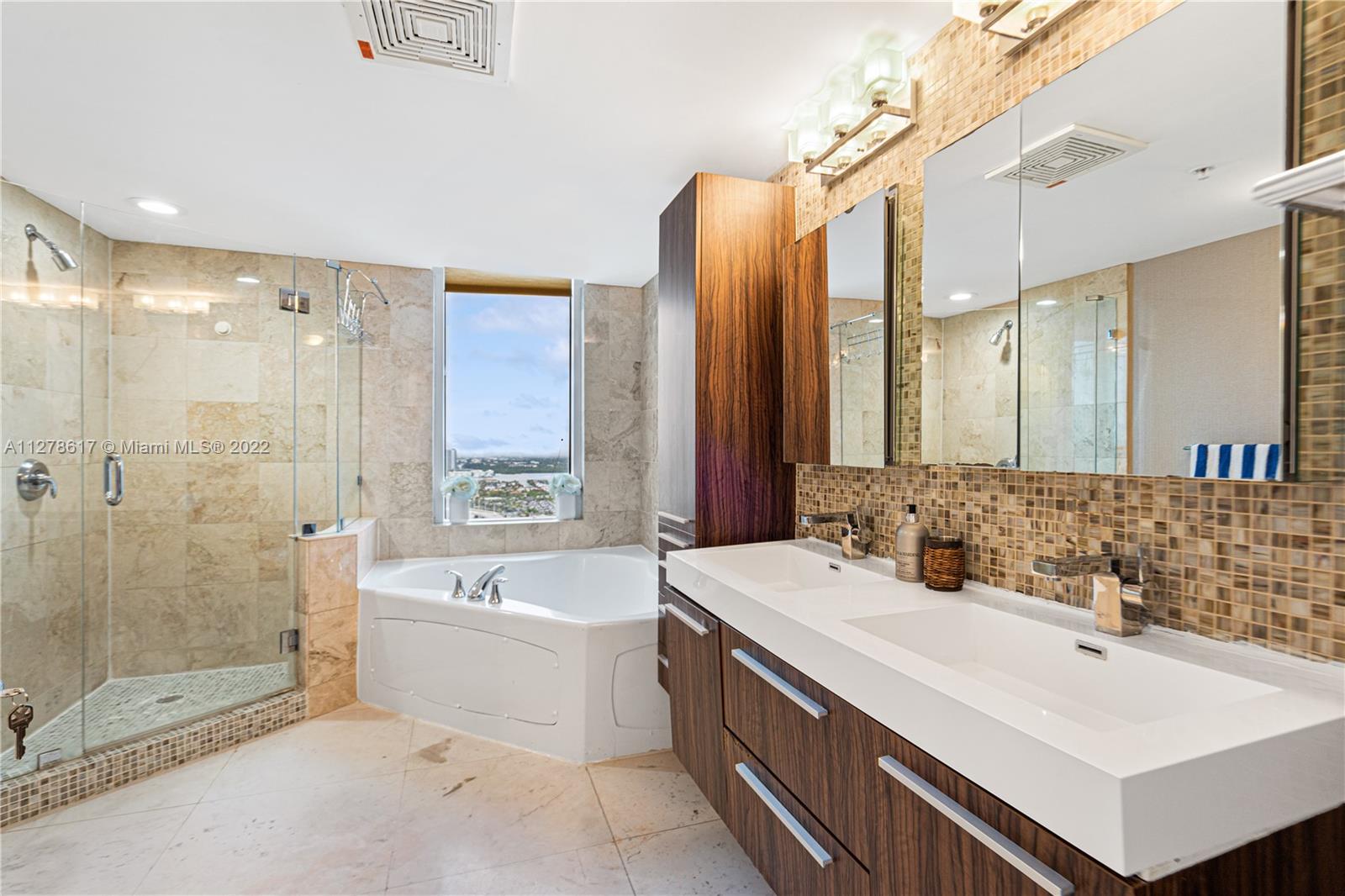 16699 Collins Ave 4108 Property Photo 12