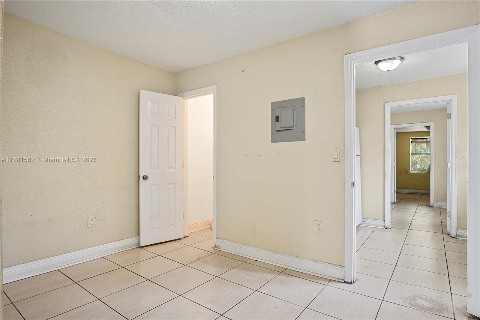 2643 Nw 22nd Ct Property Photo 4