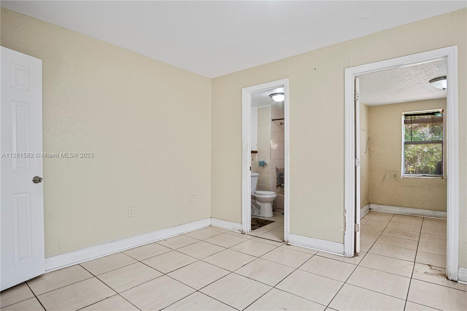 2643 Nw 22nd Ct Property Photo 10