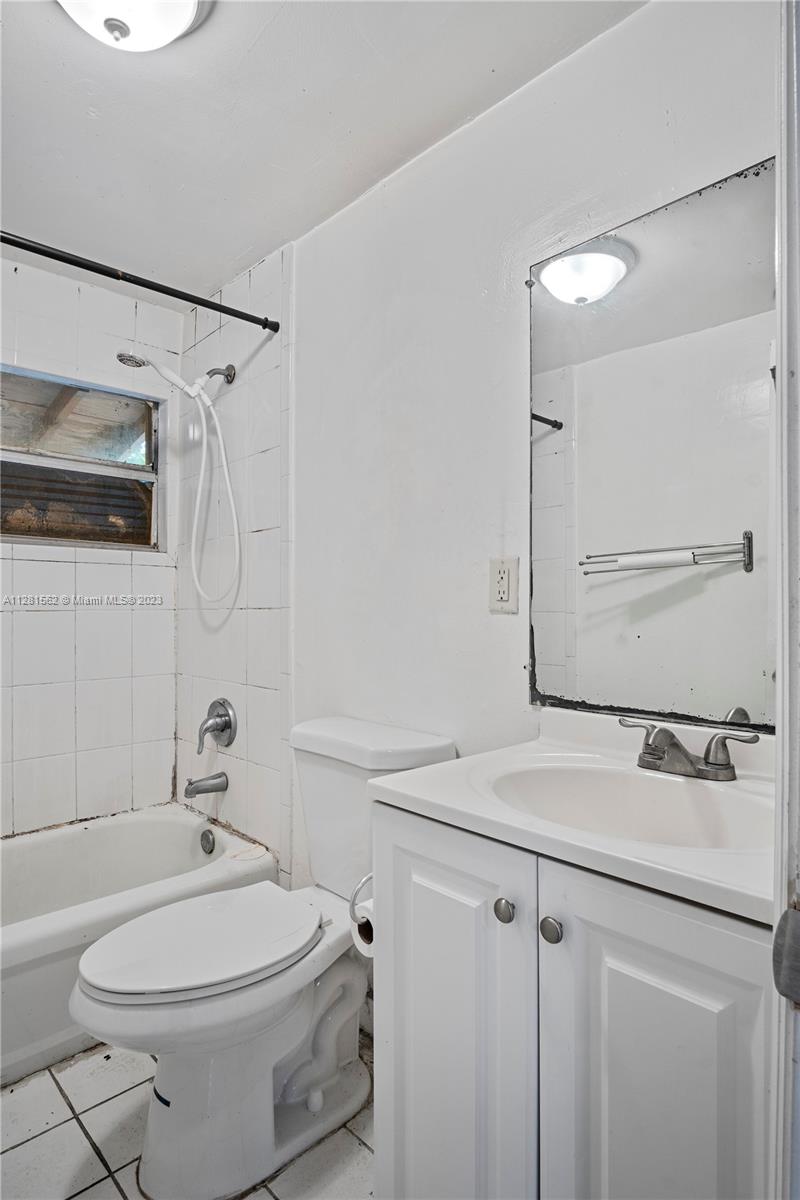 2643 Nw 22nd Ct Property Photo 29