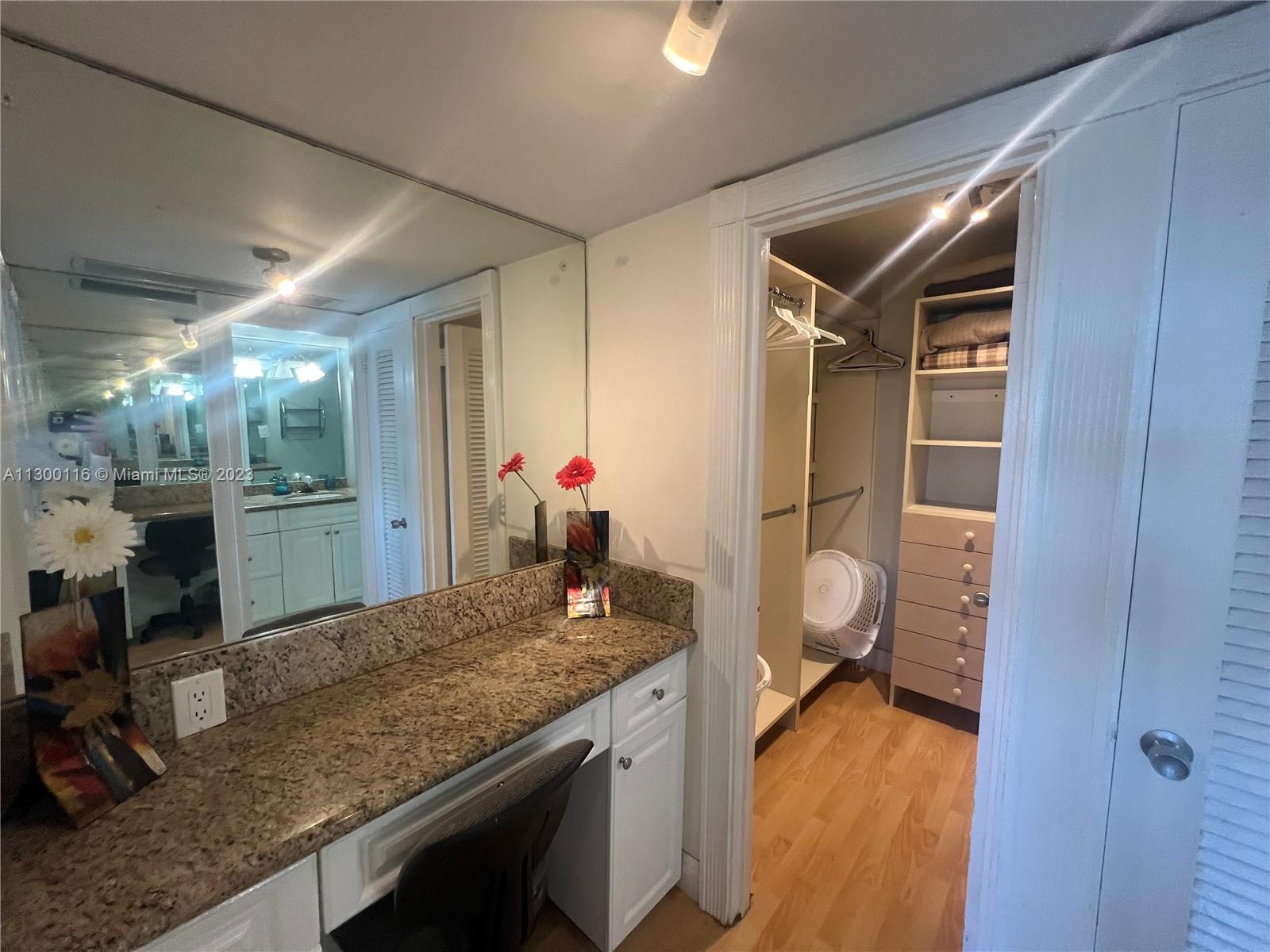 A11300116 Property Photo 11