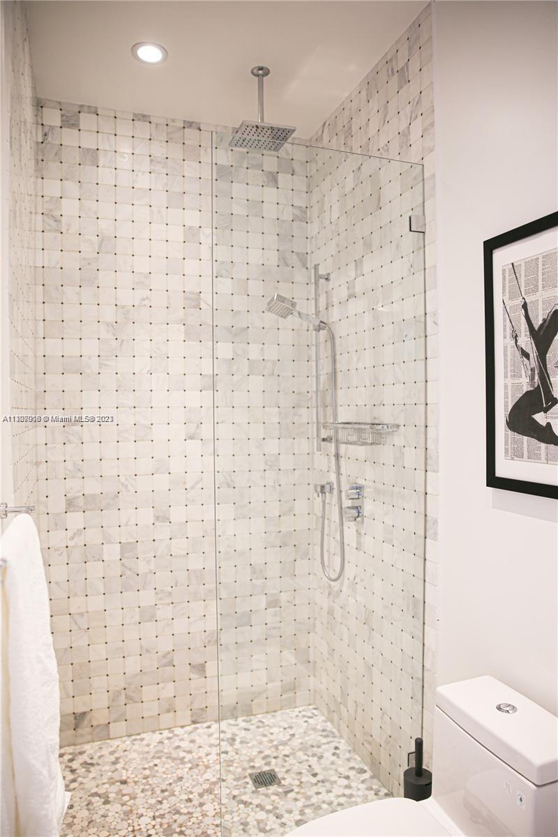 100 Lincoln Rd 1643 Property Photo 5