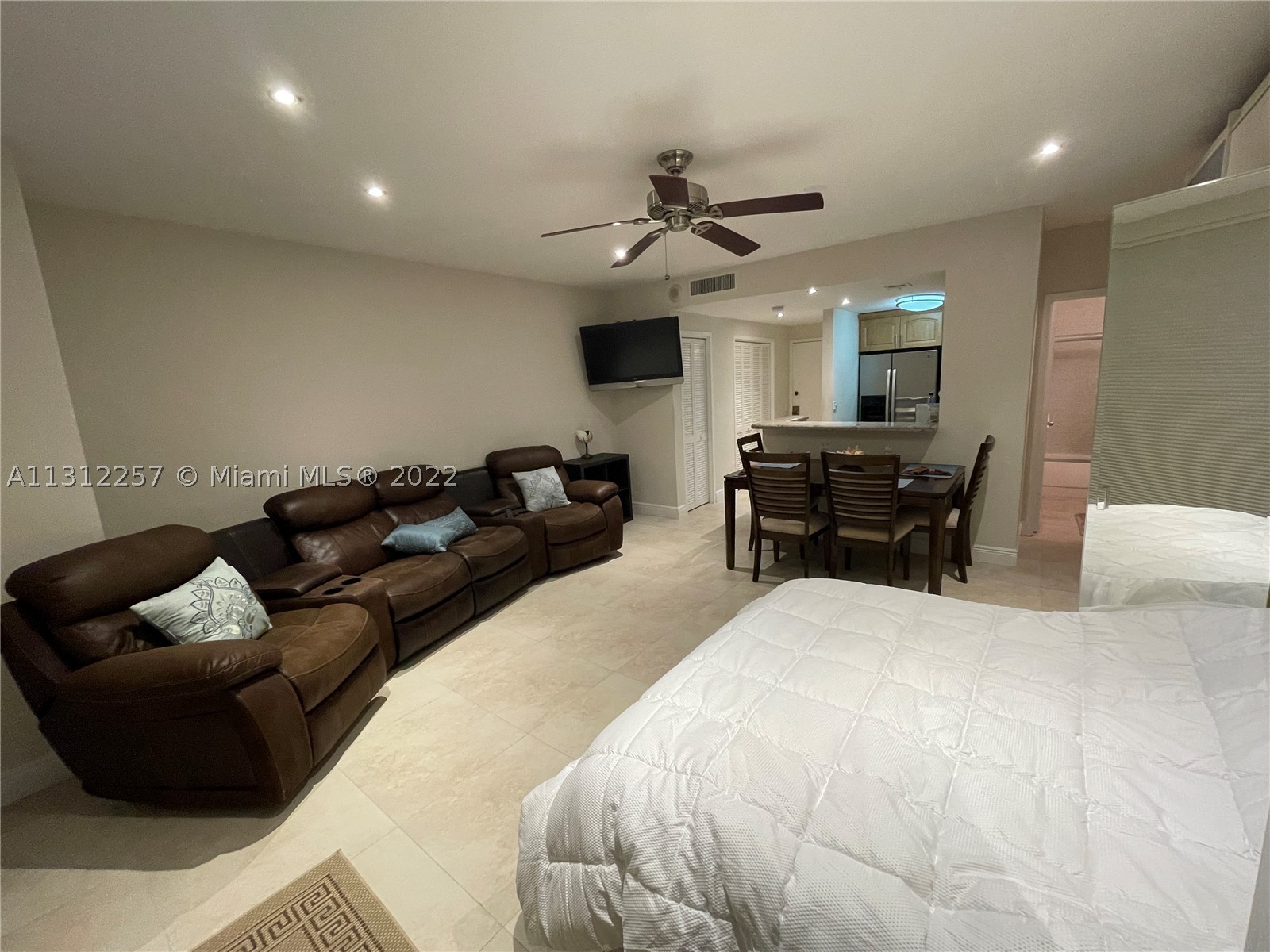 3505 S Ocean Dr 108 Property Photo 3