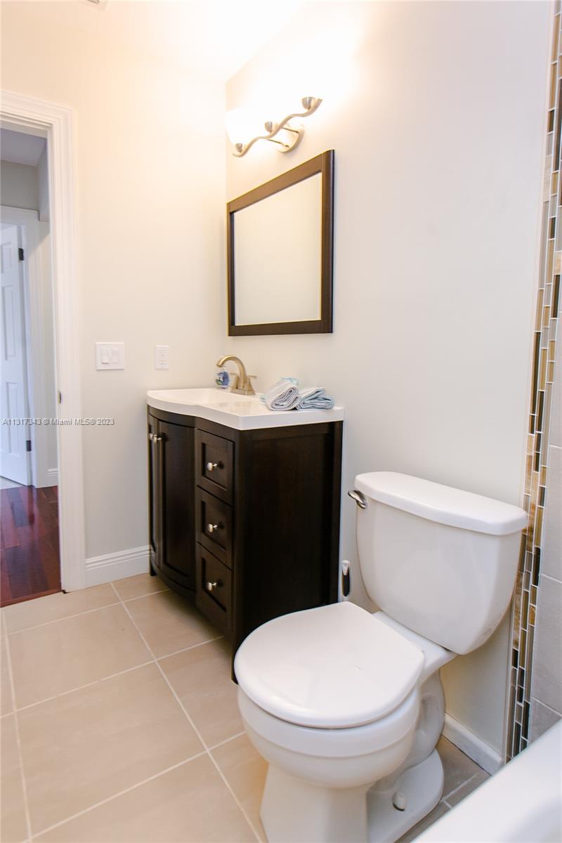 951 Washington St Property Photo 12