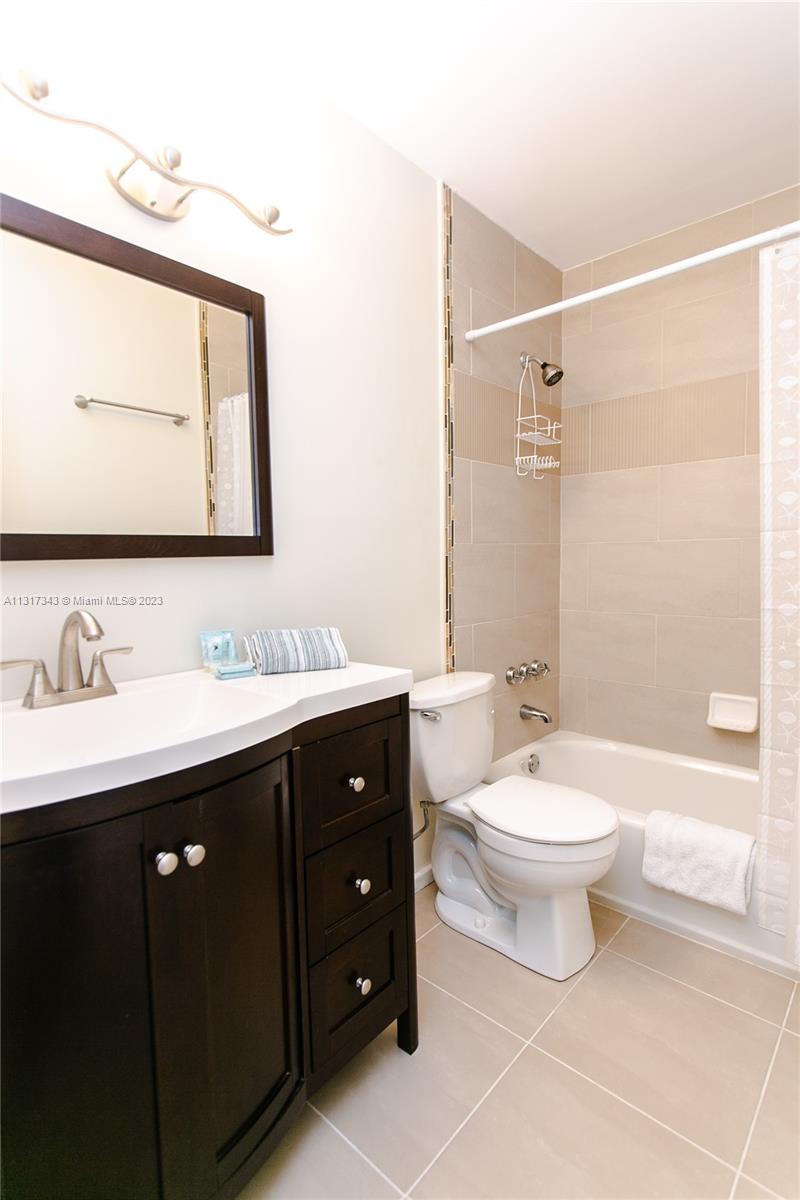 951 Washington St Property Photo 13