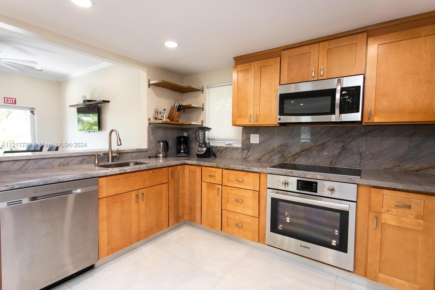 1022 Adams St Property Photo 17