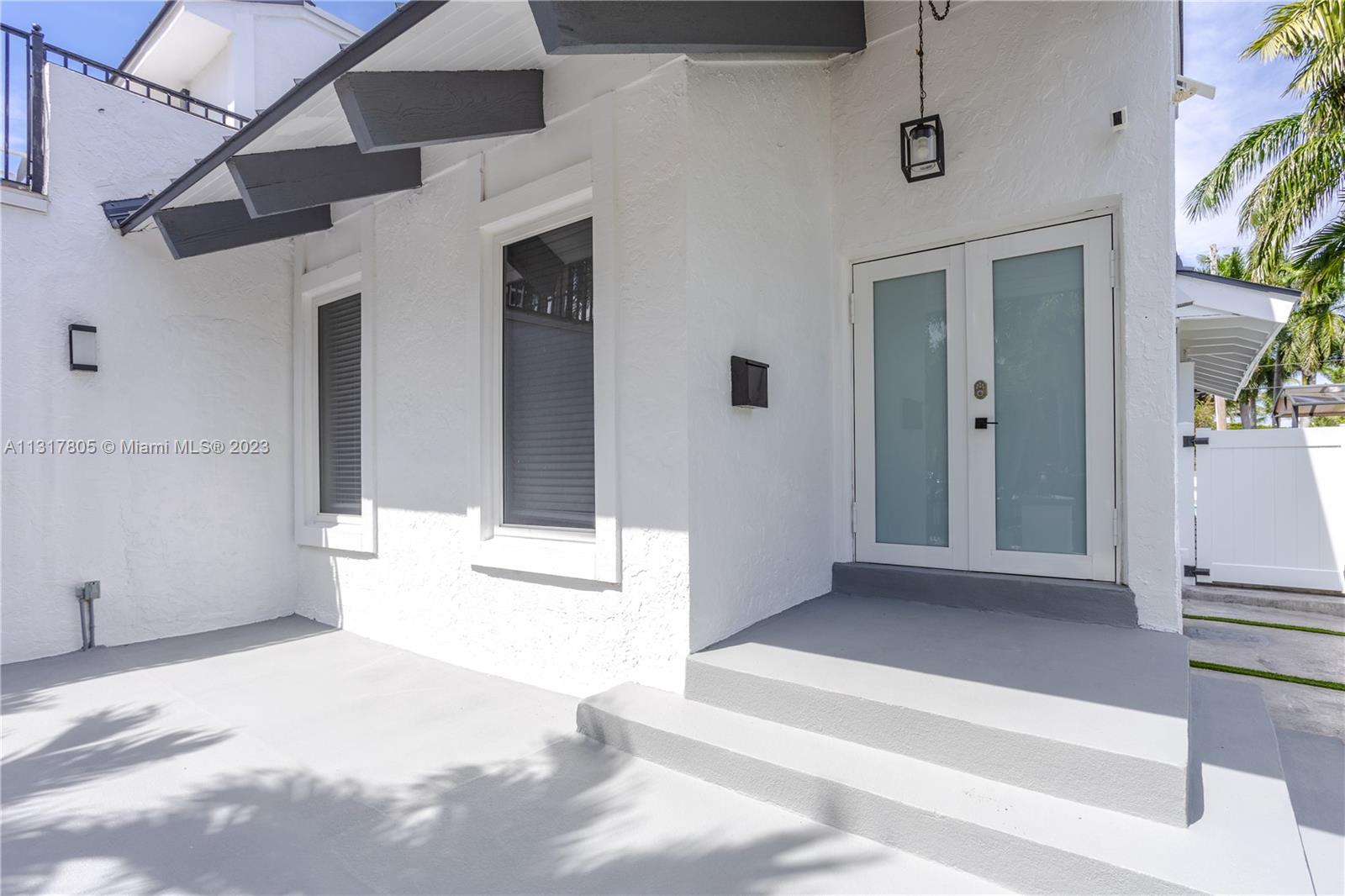1109 Hollywood Blvd Property Photo 6