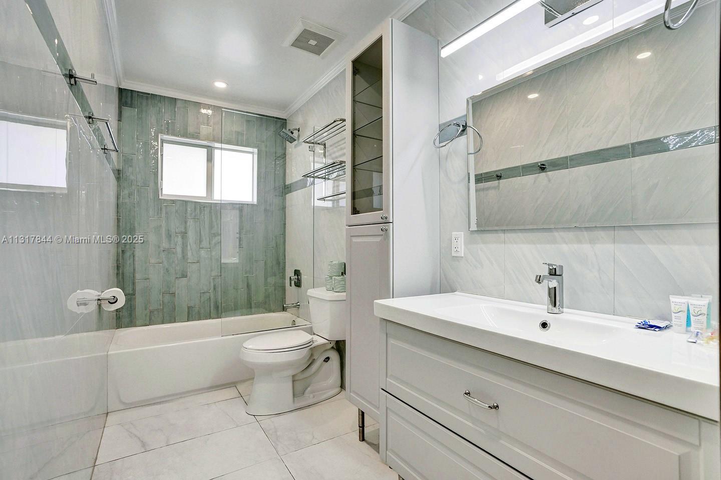 1301 Rodman St Property Photo 15