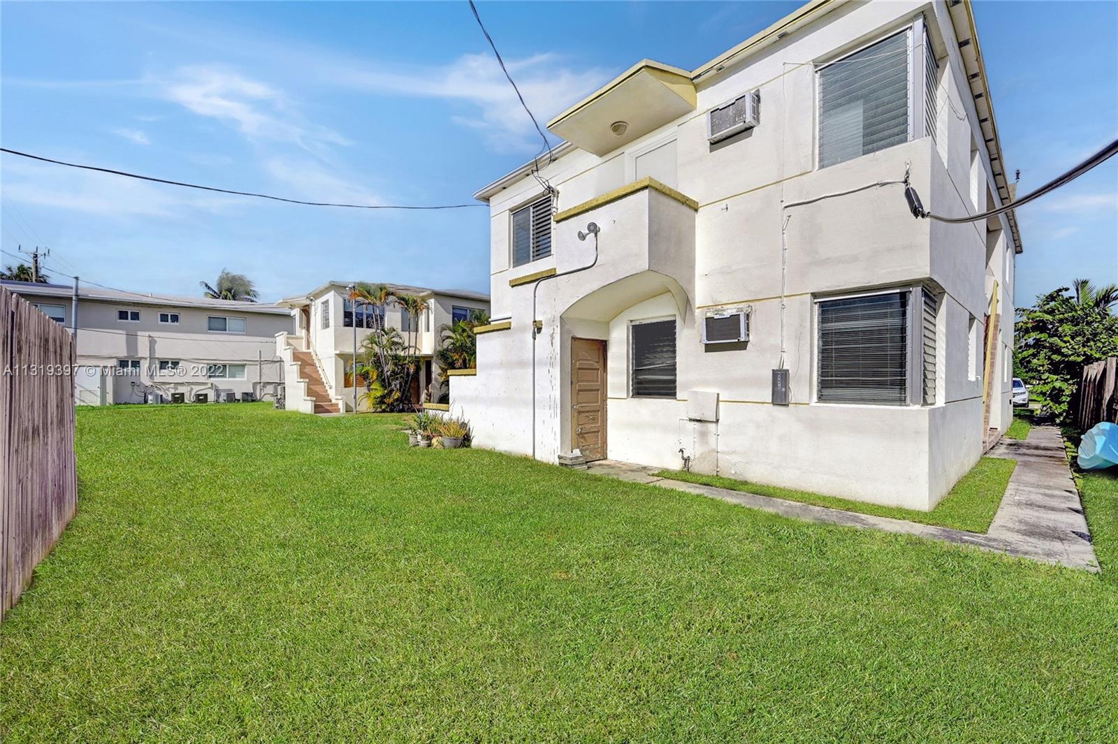 1910 And 1920 Biarritz Dr Property Photo 16