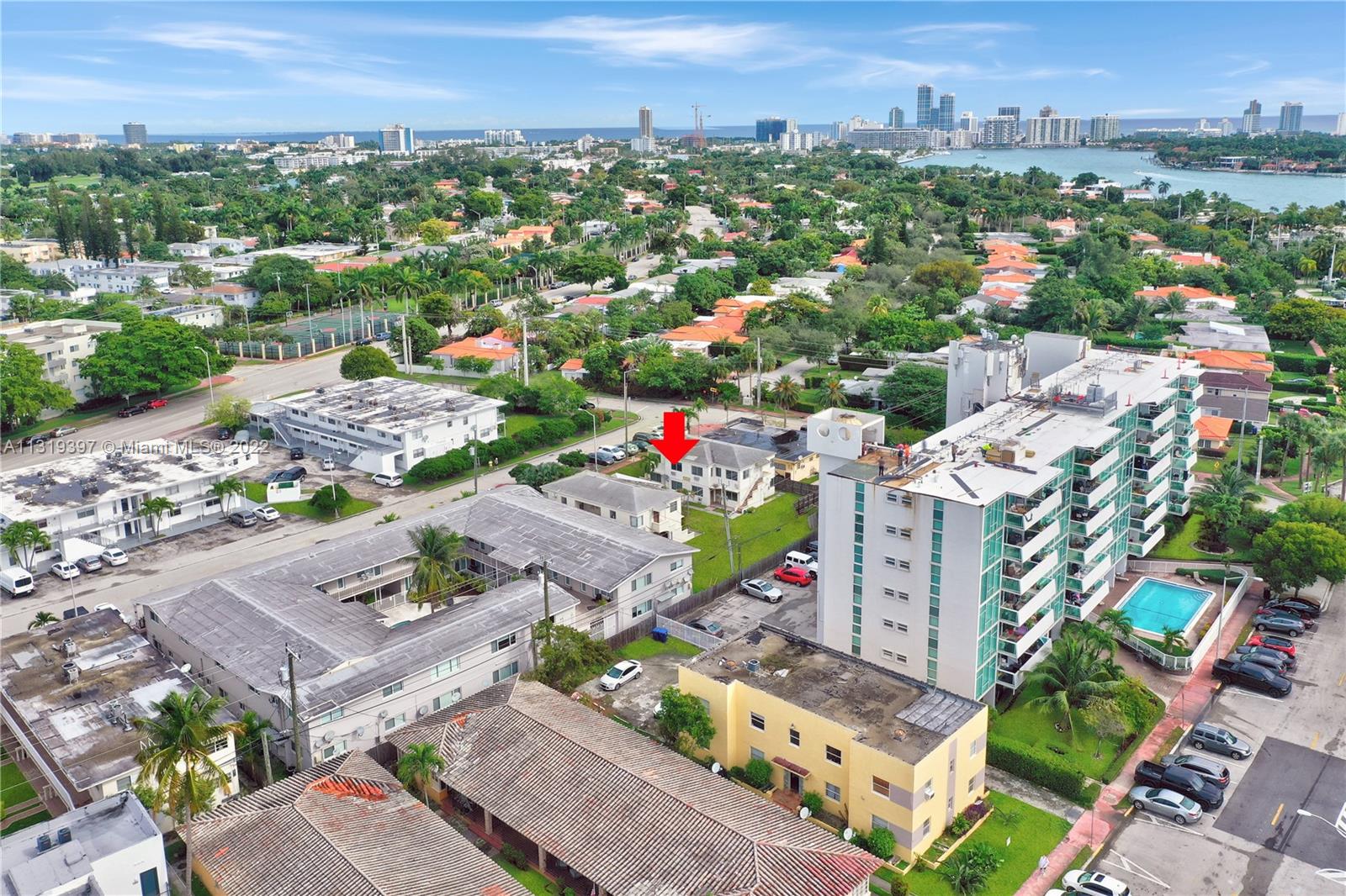 1910 And 1920 Biarritz Dr Property Photo 28