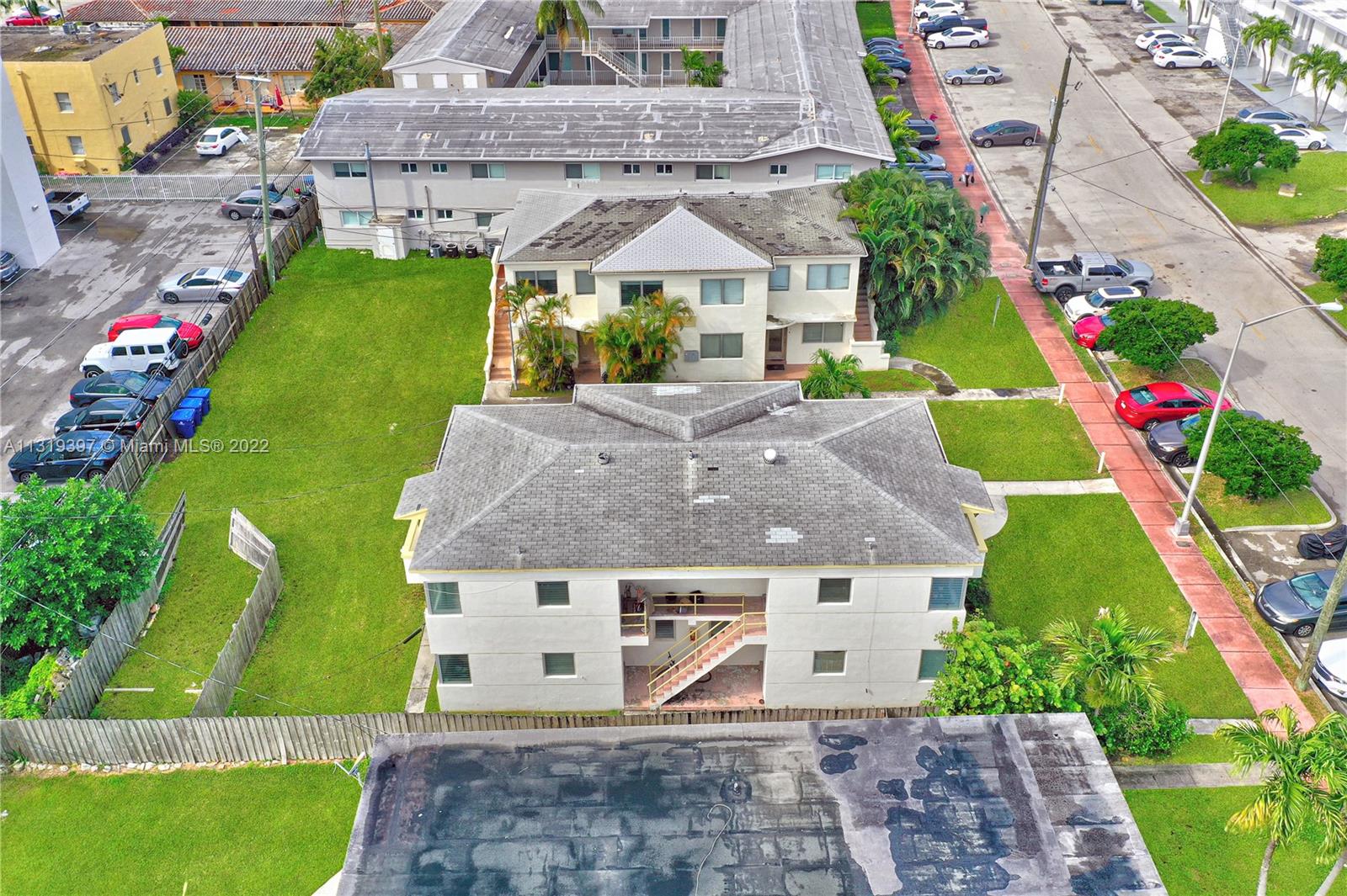 1910 And 1920 Biarritz Dr Property Photo 31