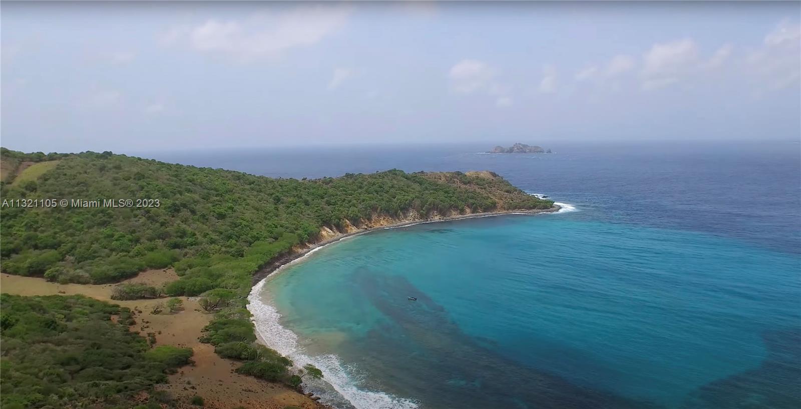 St. Vincent & Grenadines Baliceaux Island Property Photo 1