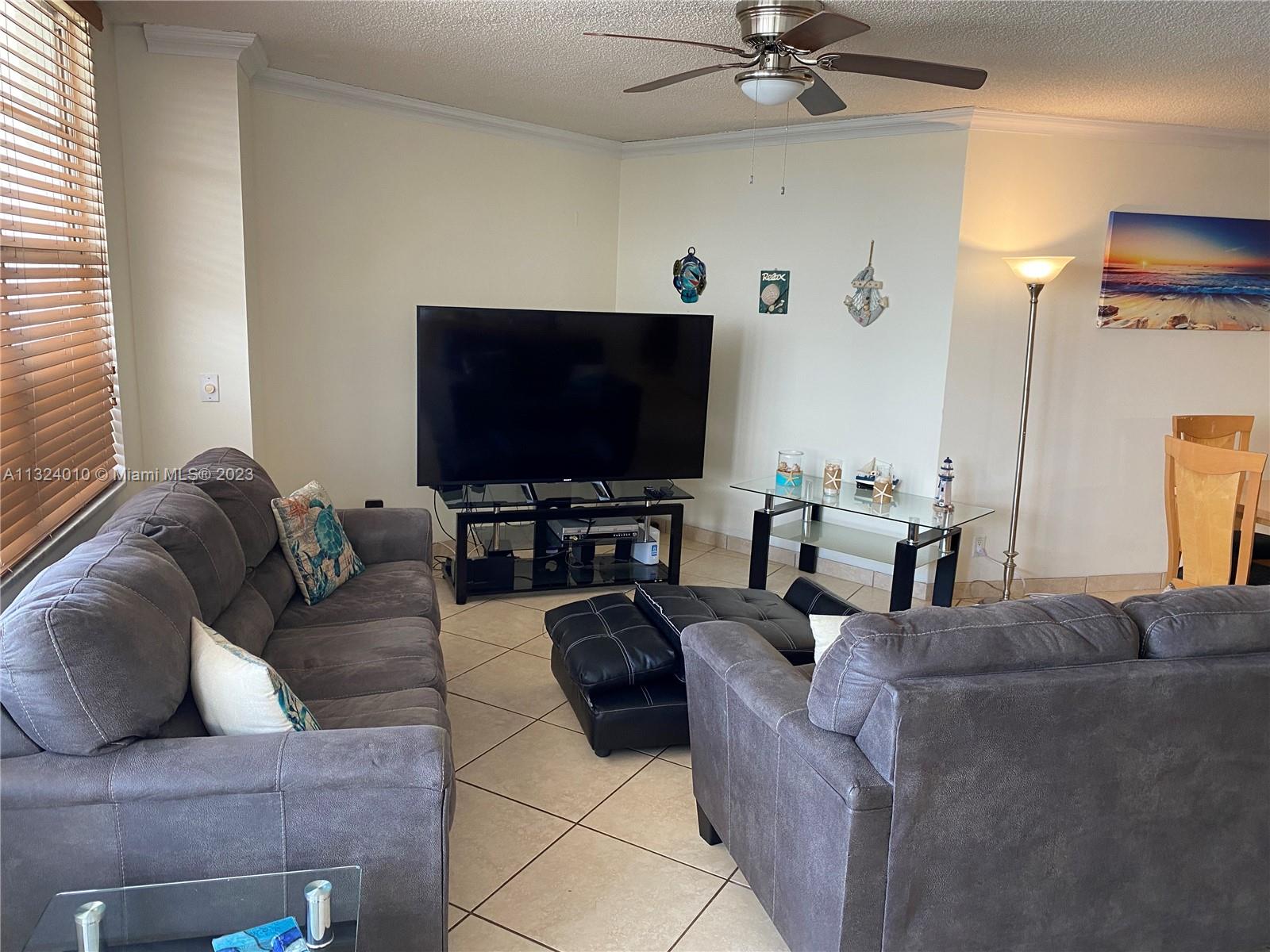 A11324010 Property Photo 2