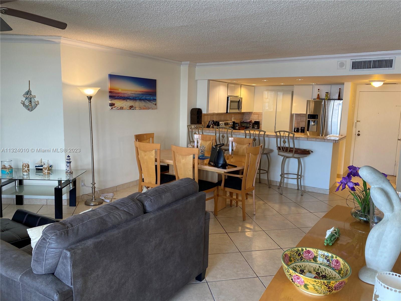 A11324010 Property Photo 3