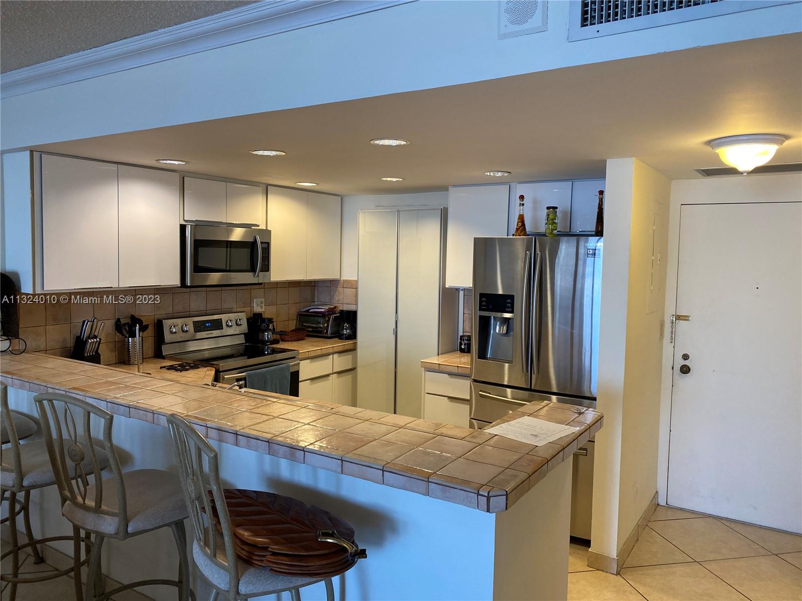 A11324010 Property Photo 11