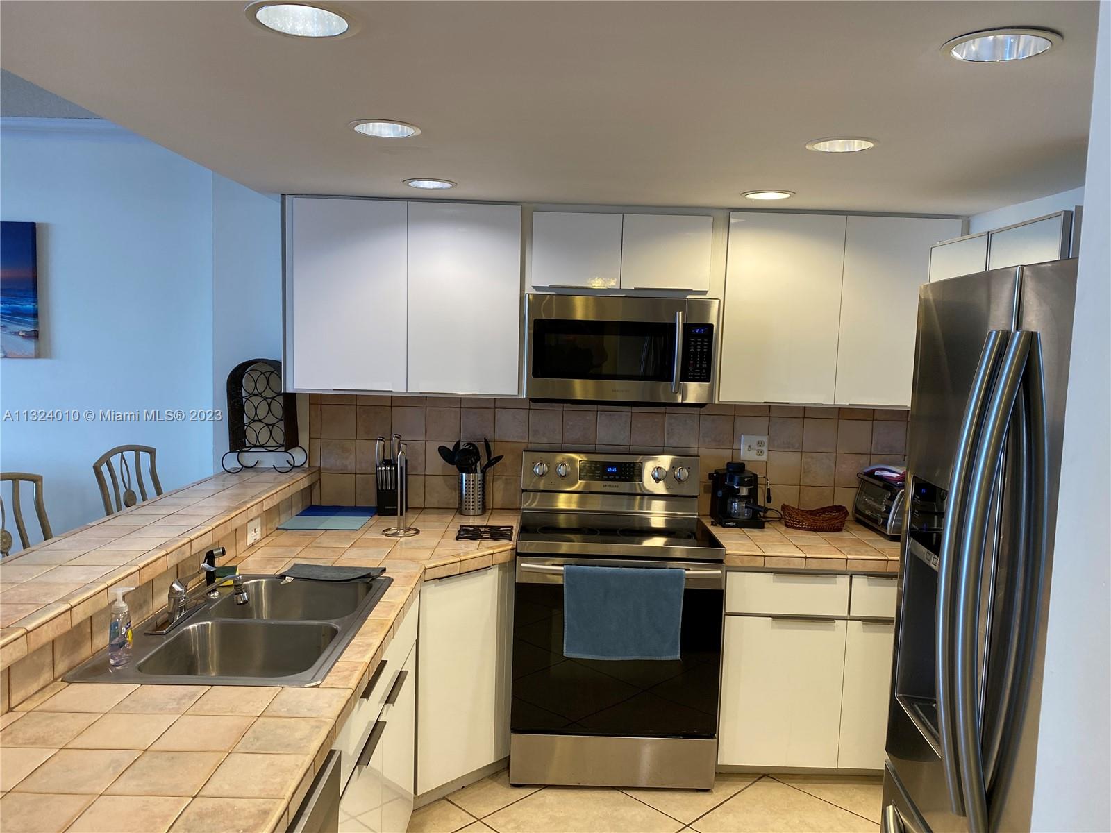 A11324010 Property Photo 12