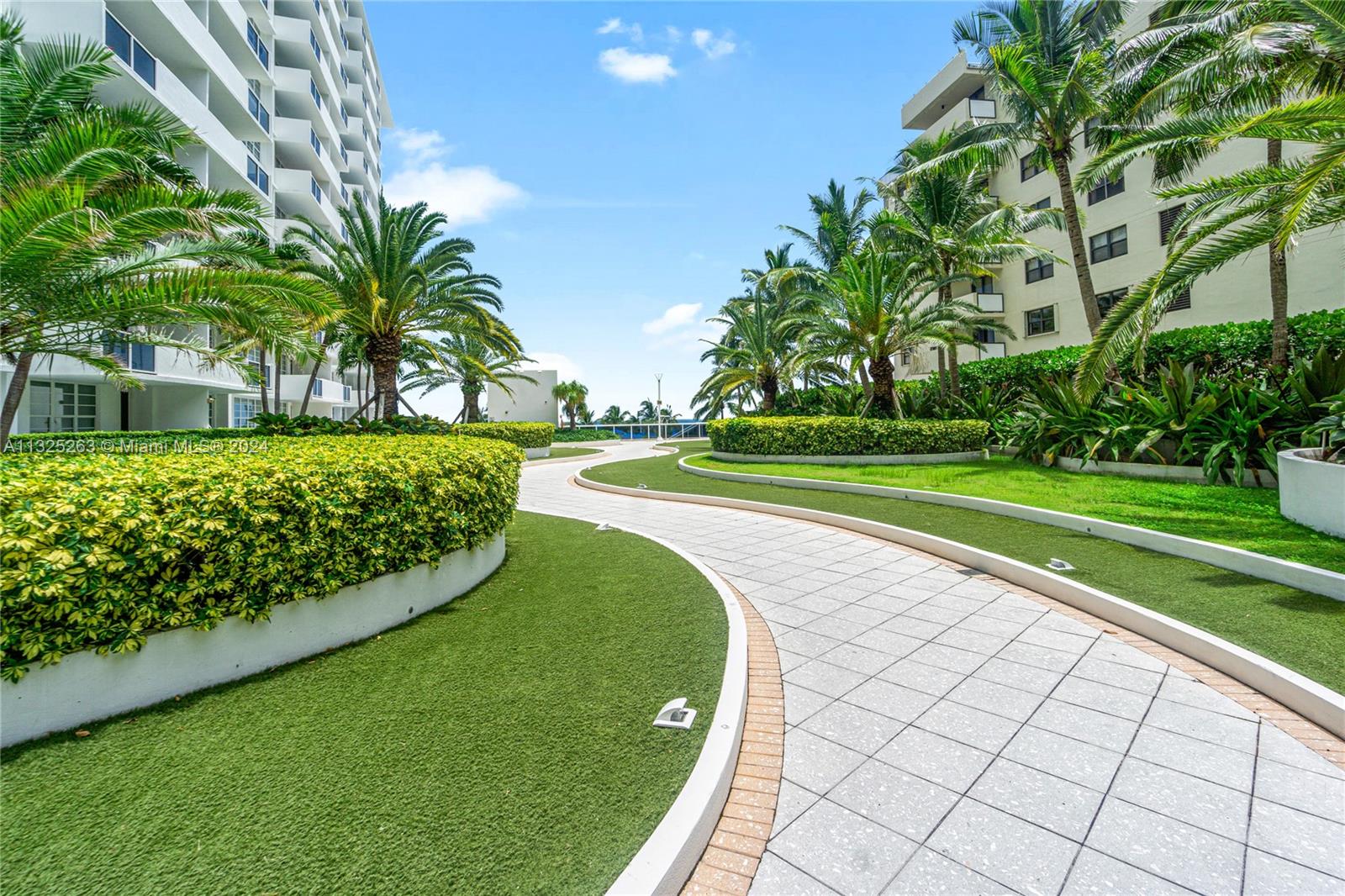 100 Lincoln Rd Property Photo 18