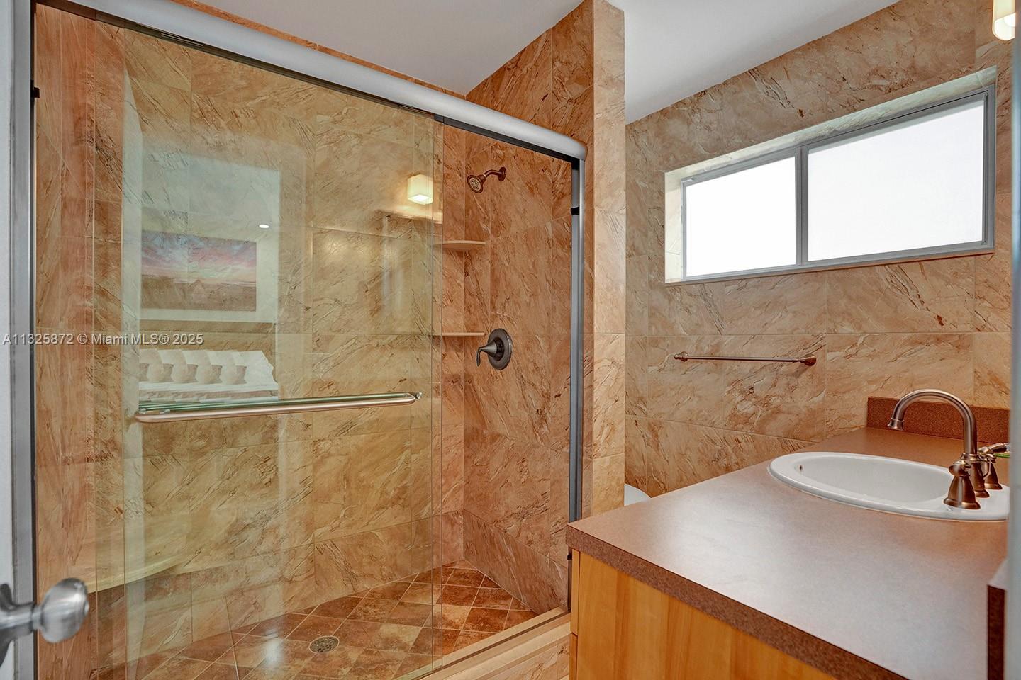 1018 Adams St Property Photo 37