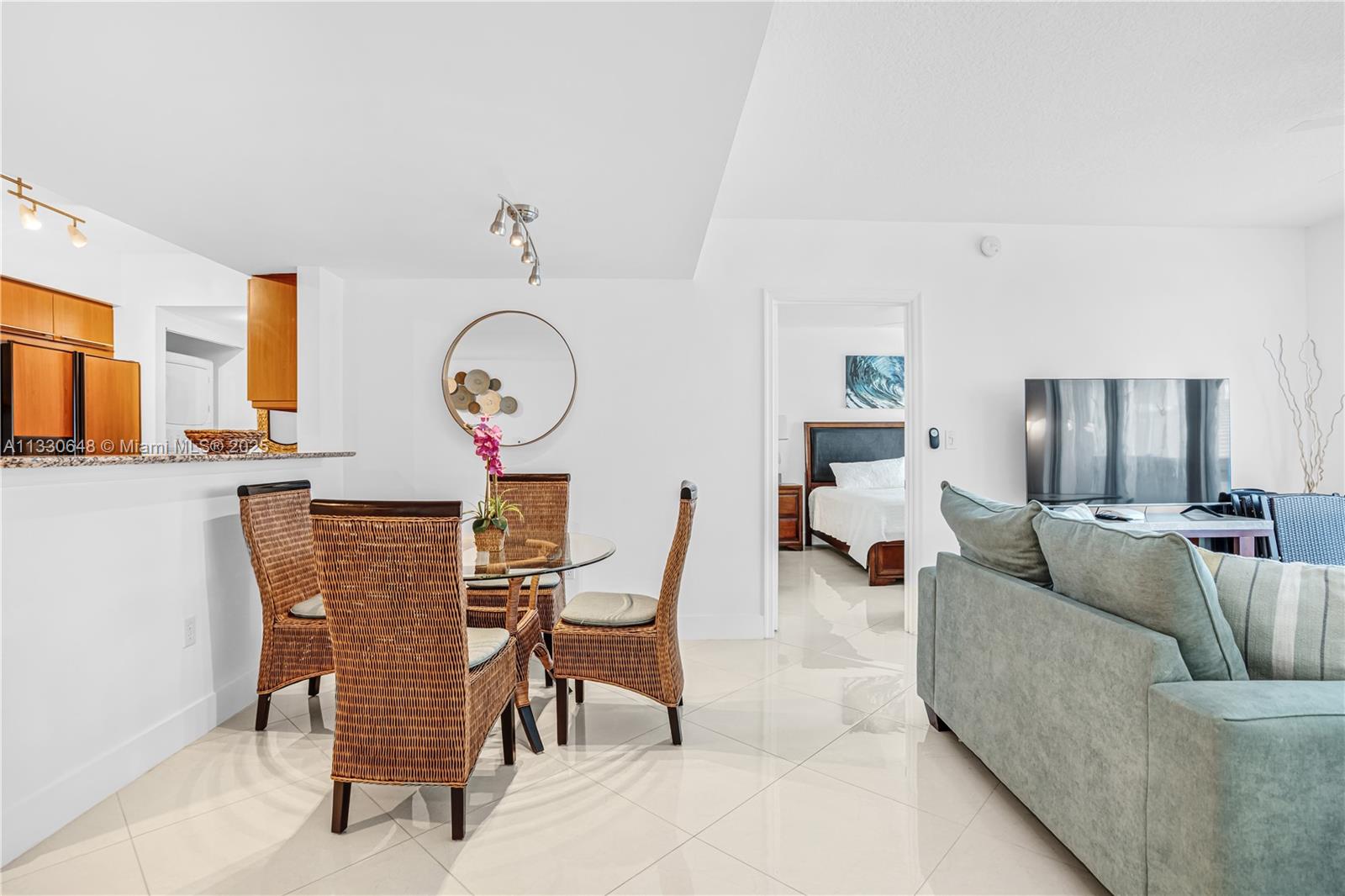 2080 S Ocean Dr, 1507. Property Photo 6