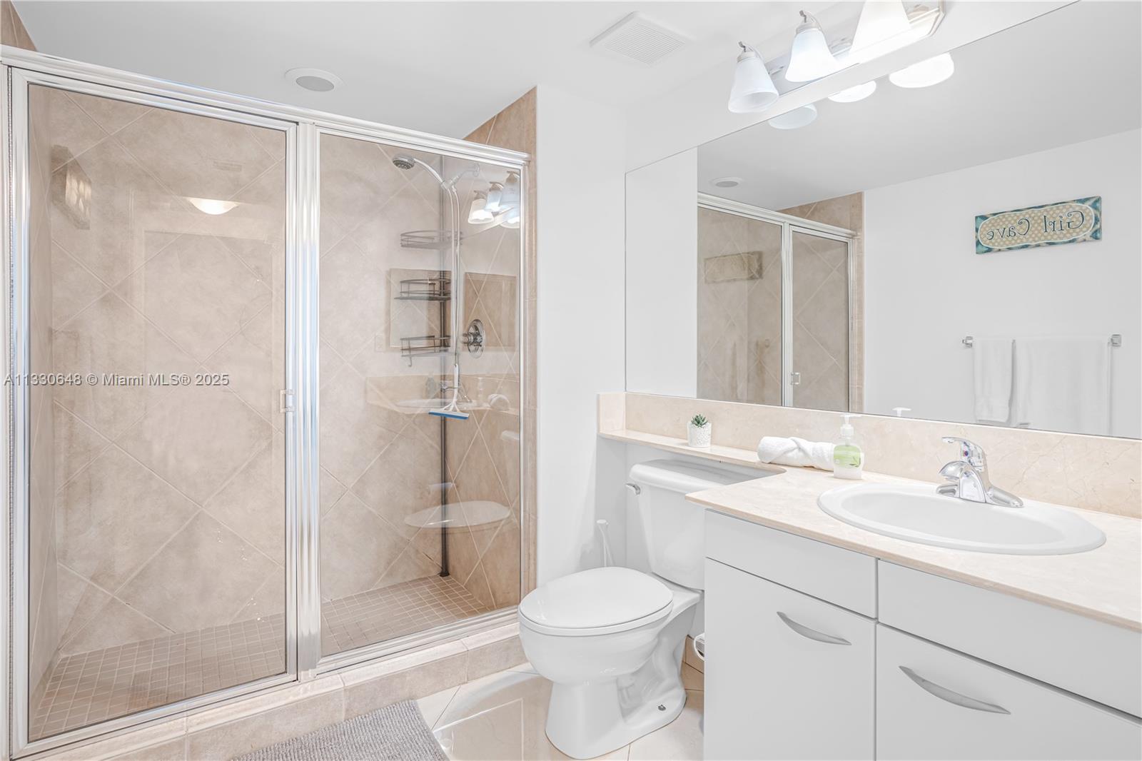 2080 S Ocean Dr, 1507. Property Photo 9