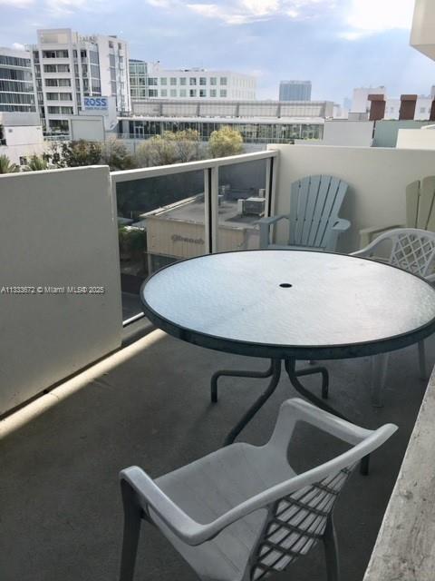 100 Lincoln Rd Property Photo 6