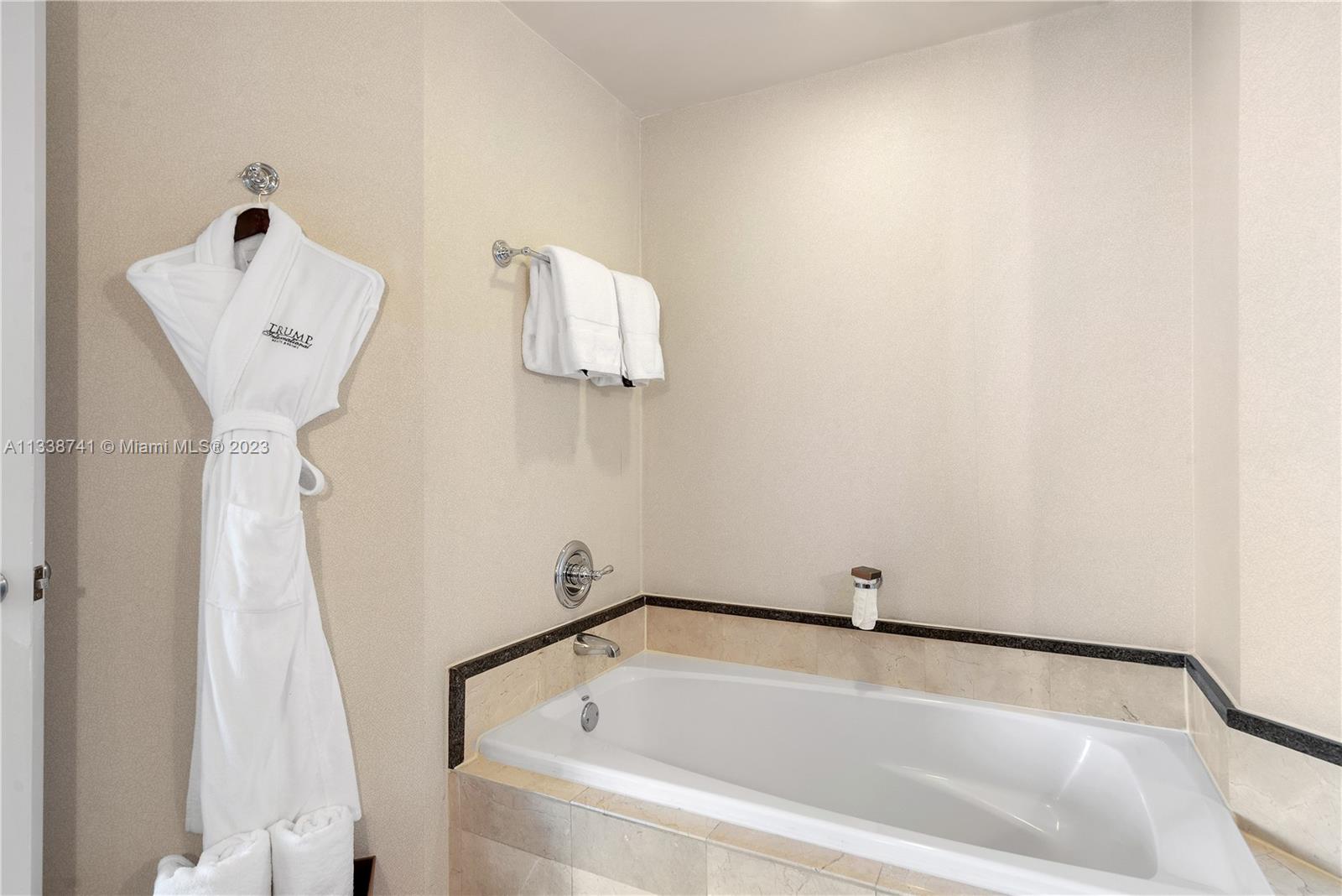 18001 Collins Ave 2009 Property Photo 10