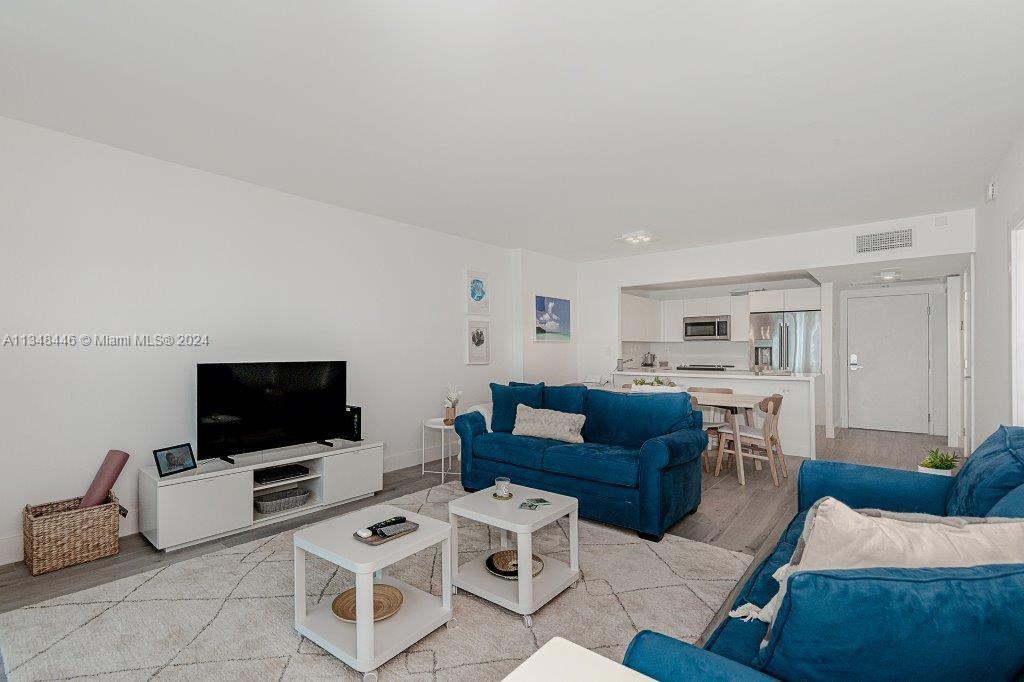 2301 Collins Ave 1115 Property Photo 6