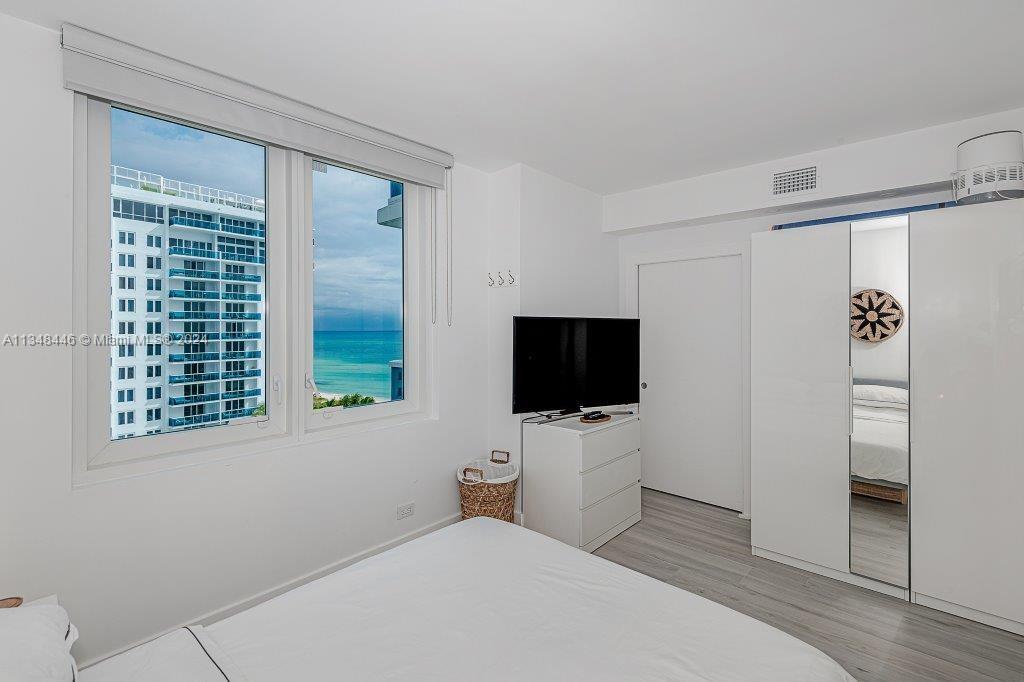 2301 Collins Ave 1115 Property Photo 7
