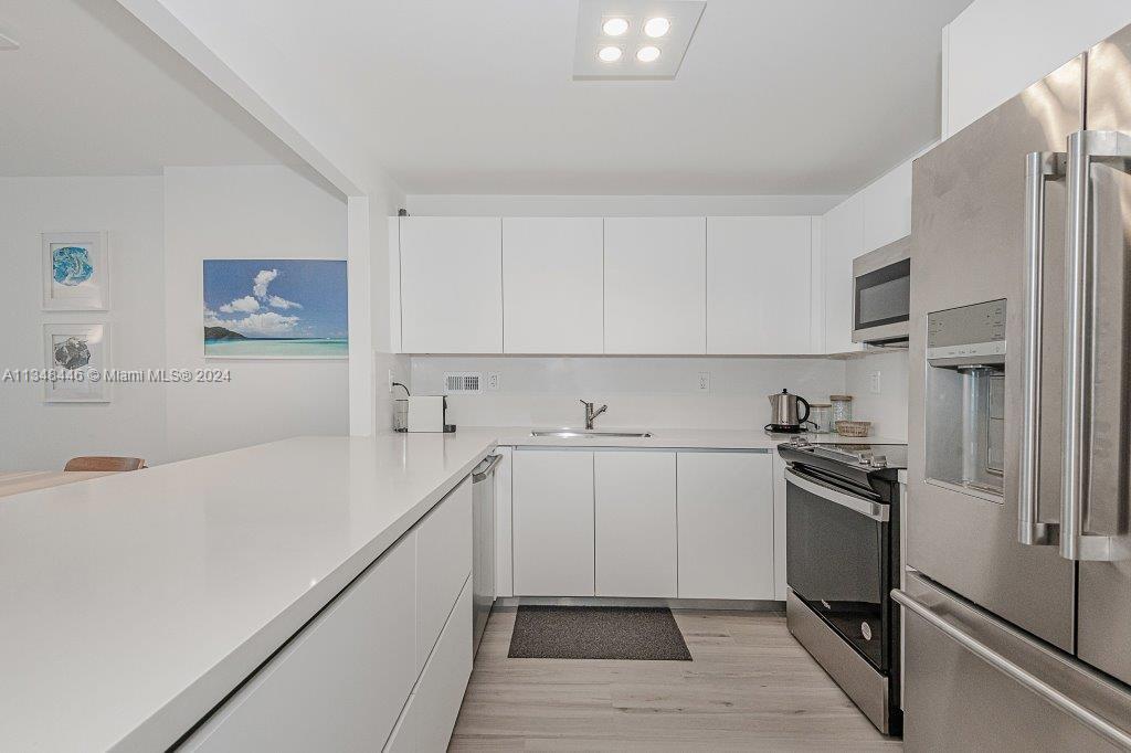 2301 Collins Ave 1115 Property Photo 17