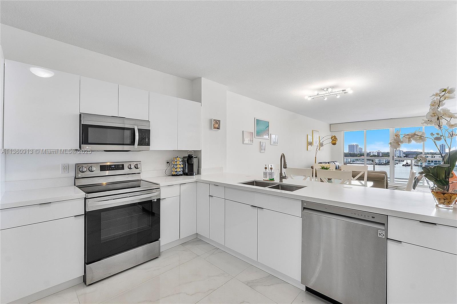 17050 N Bay Rd 807 Property Photo 11