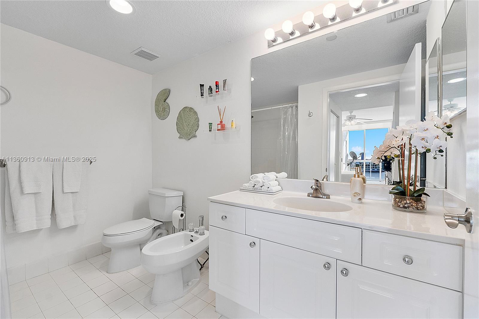 17050 N Bay Rd 807 Property Photo 17