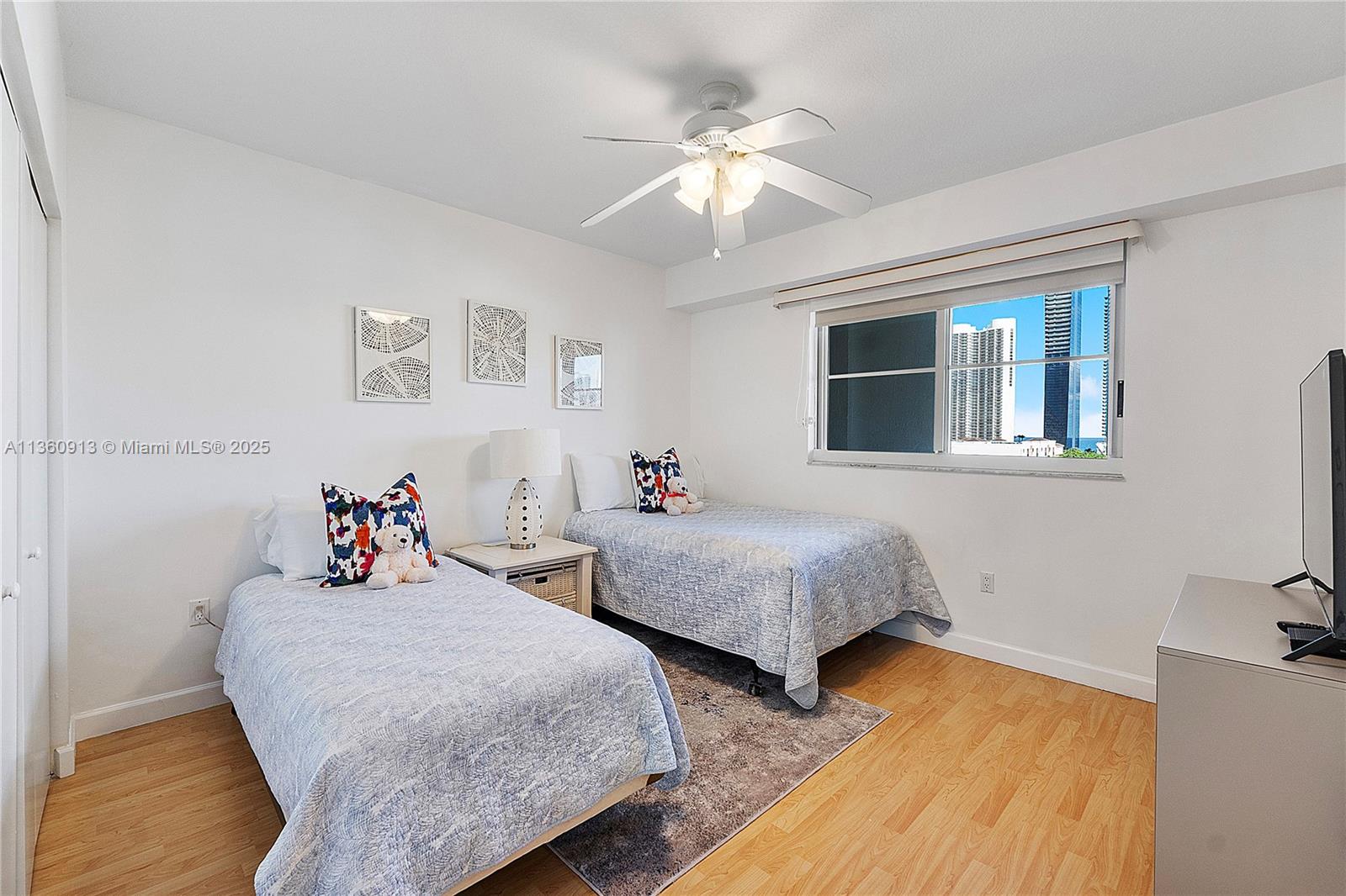 17050 N Bay Rd 807 Property Photo 25