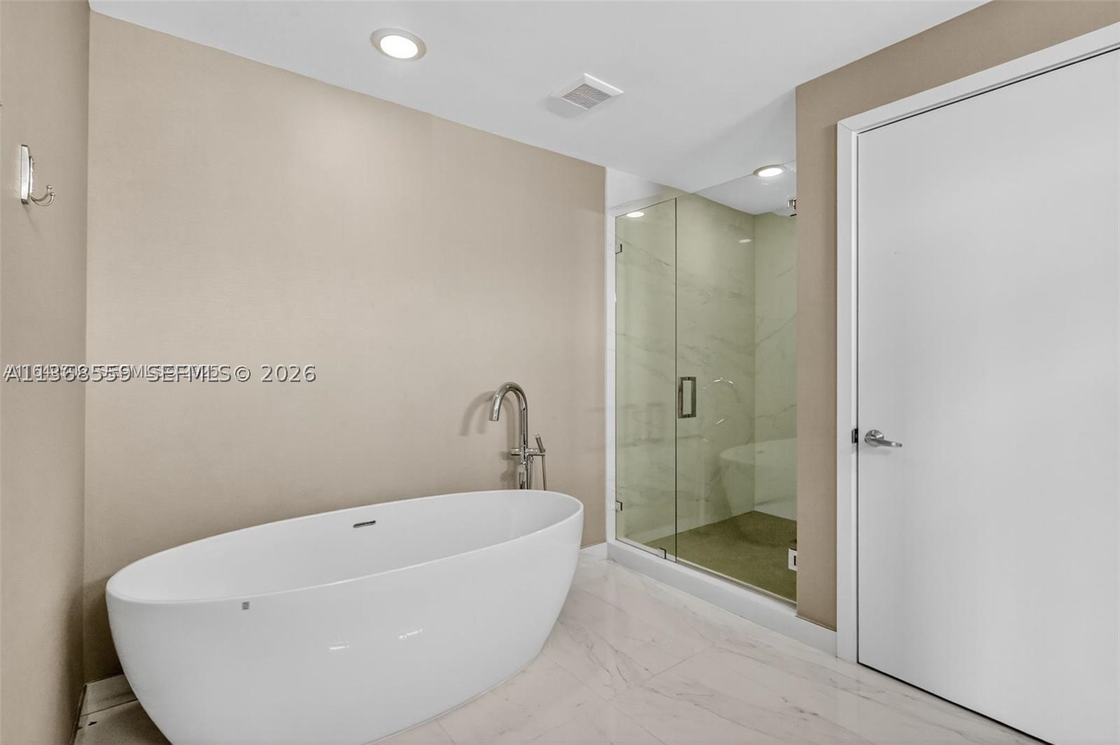 16385 Biscayne Blvd 7 Property Photo 25
