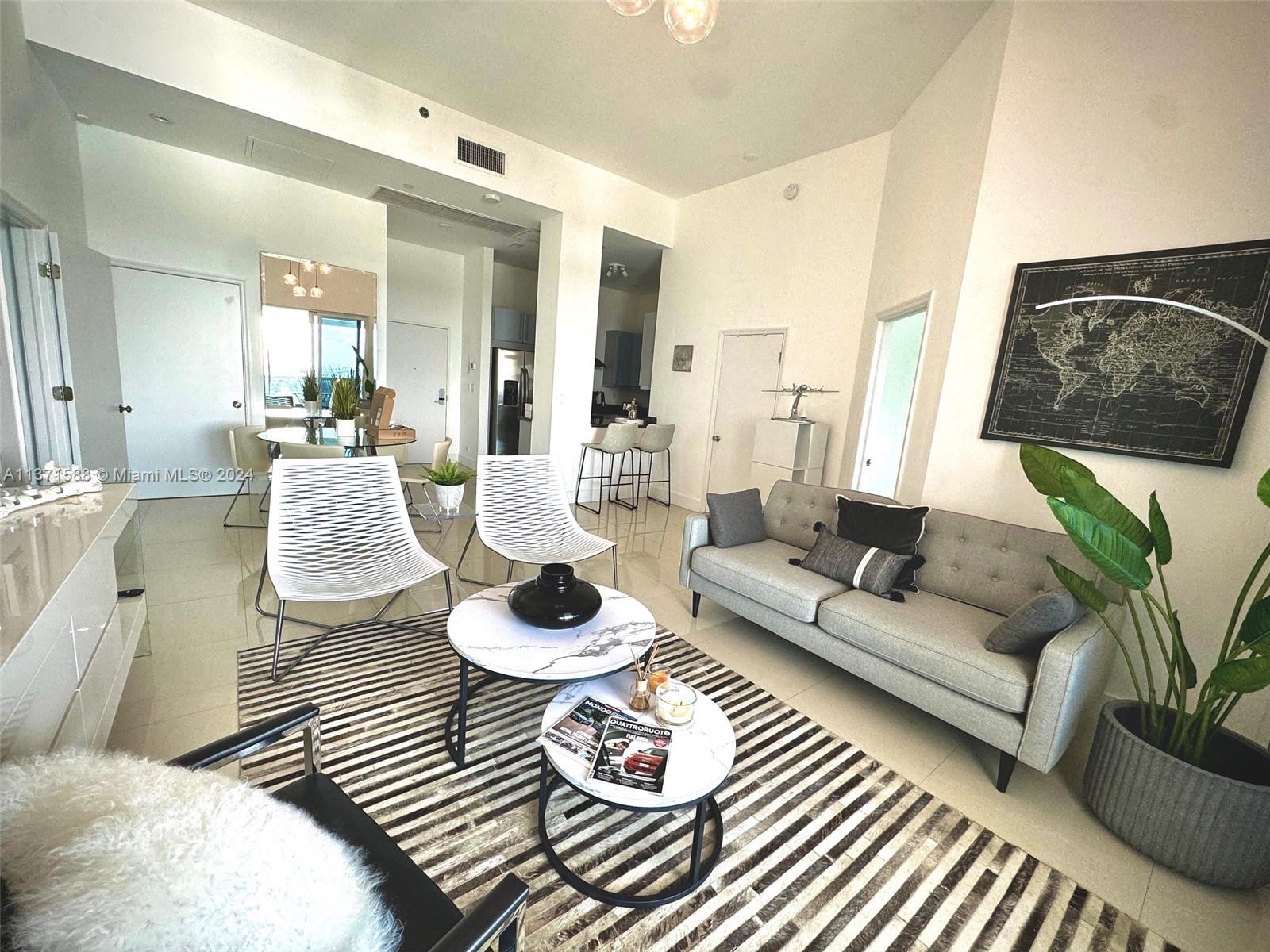 2301 Collins Ave 1626 Property Photo 4