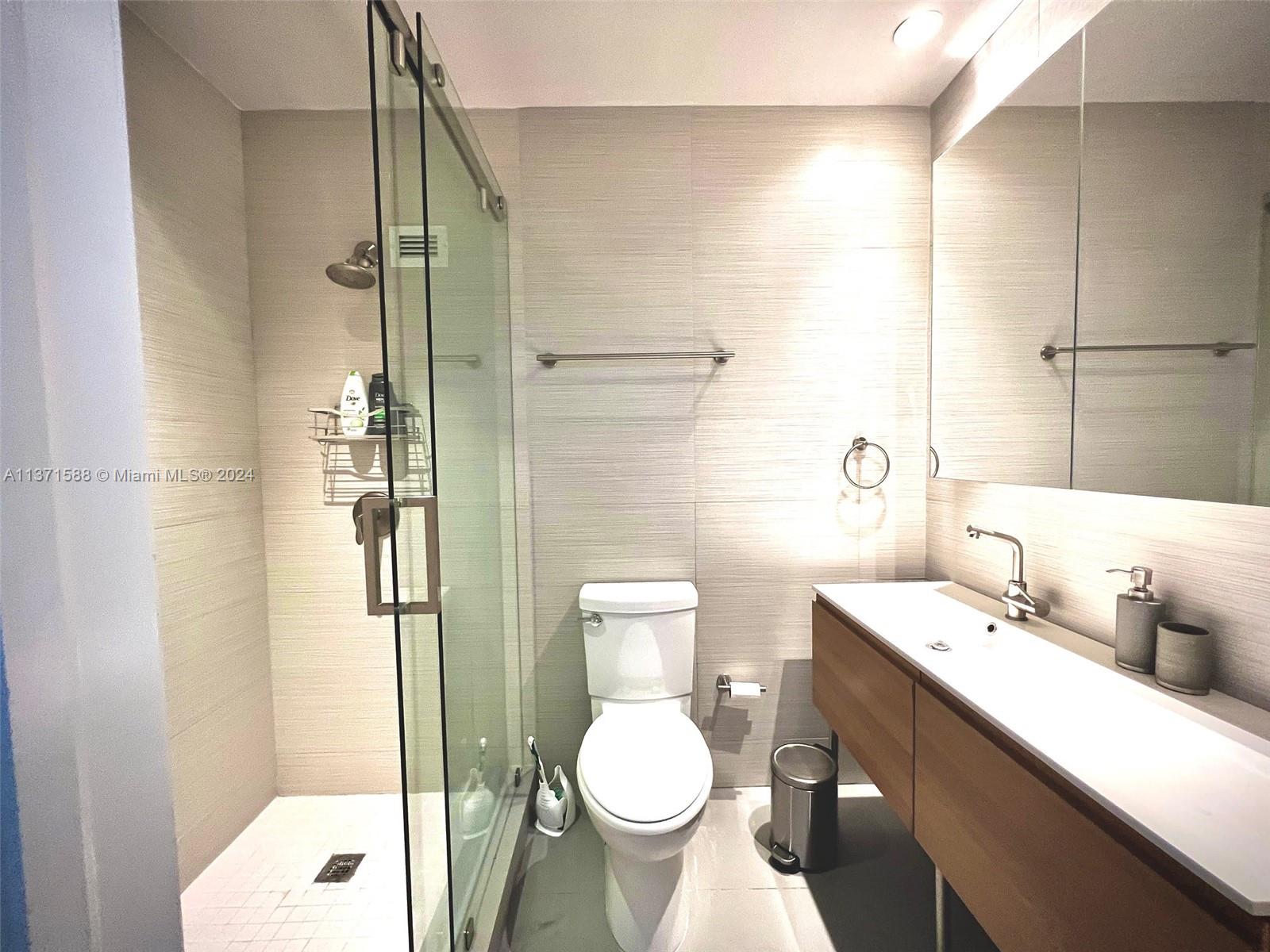2301 Collins Ave 1626 Property Photo 10