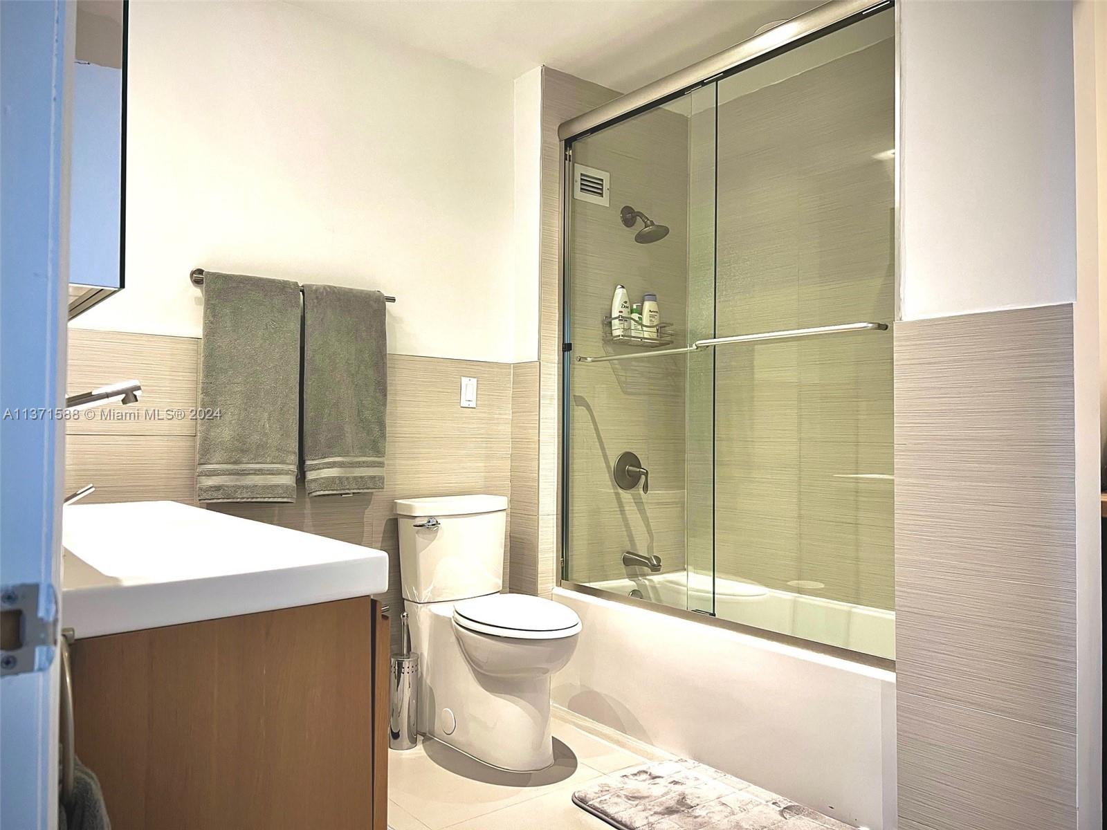 2301 Collins Ave 1626 Property Photo 11