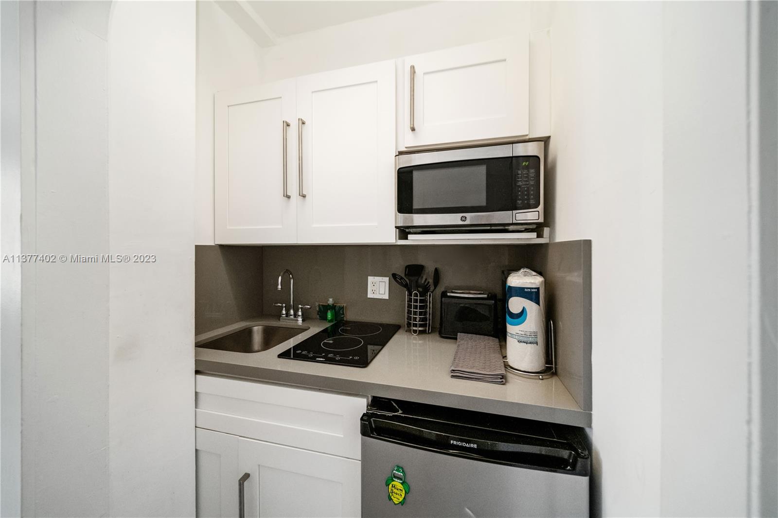 7300 Ocean Ter 110 Property Photo 13