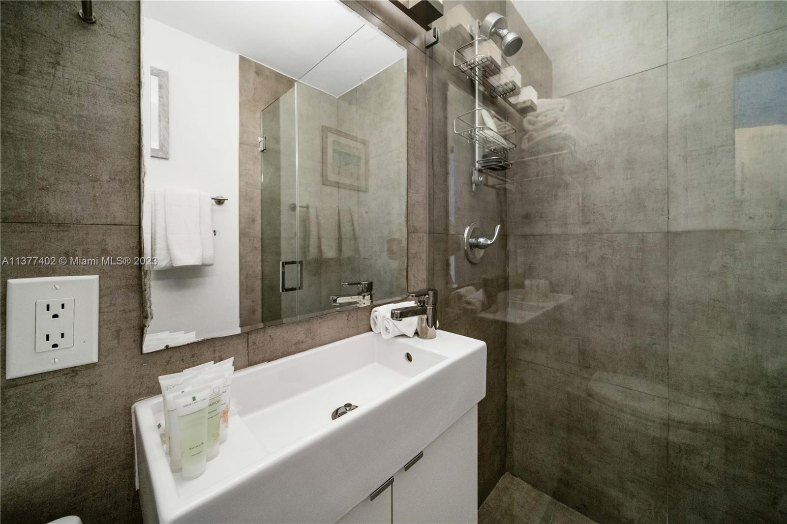 7300 Ocean Ter 110 Property Photo 16