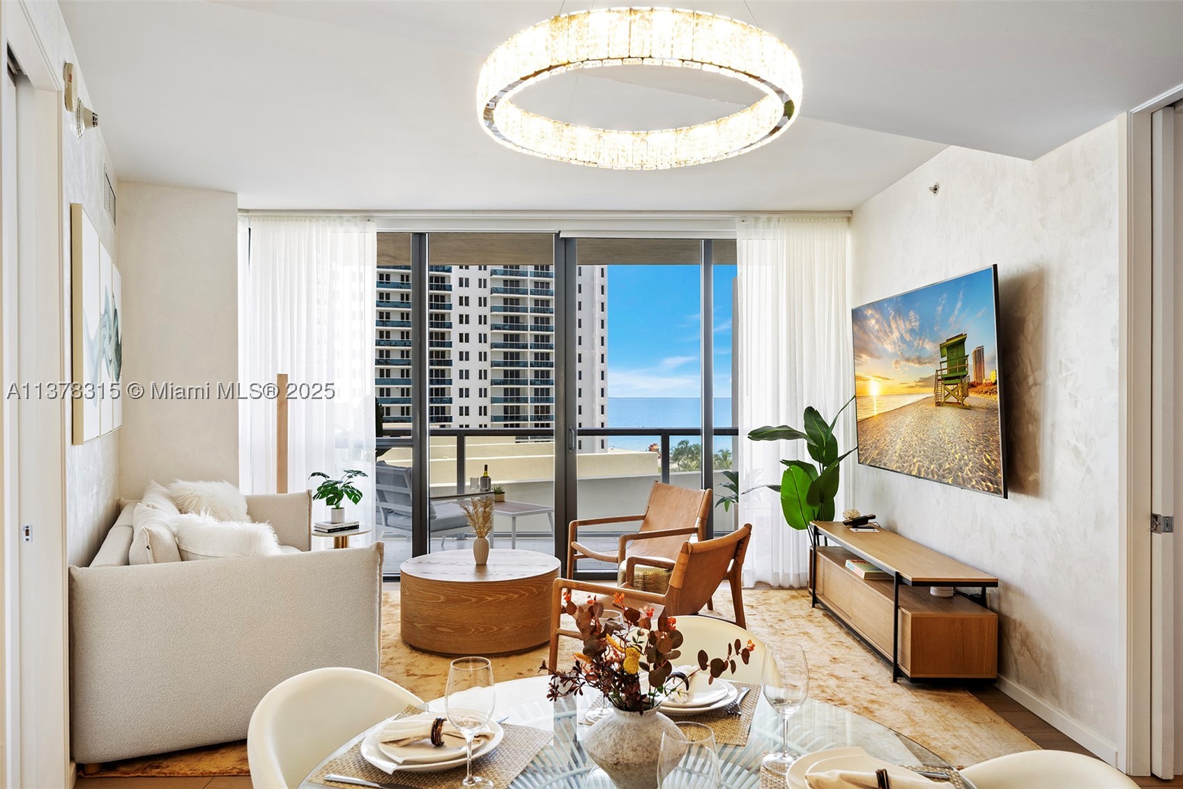2201 Collins Ave 811 Property Photo 2