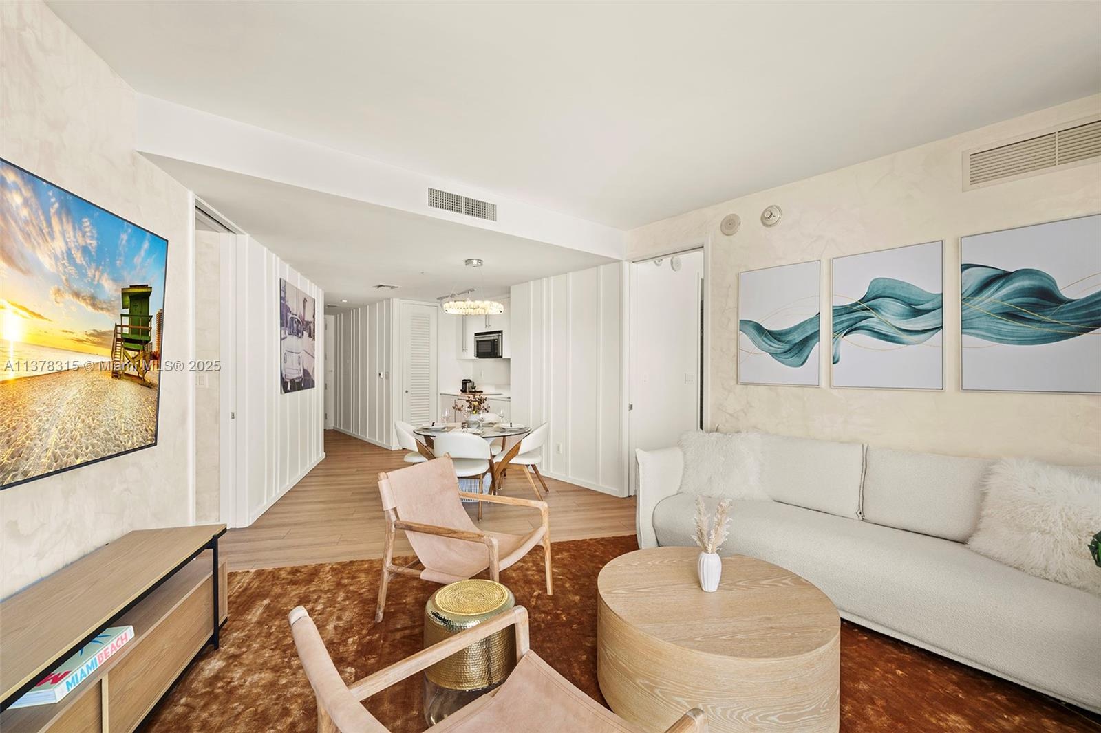 2201 Collins Ave 811 Property Photo 4