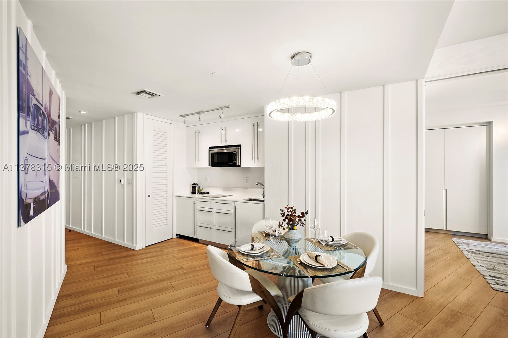 2201 Collins Ave 811 Property Photo 9