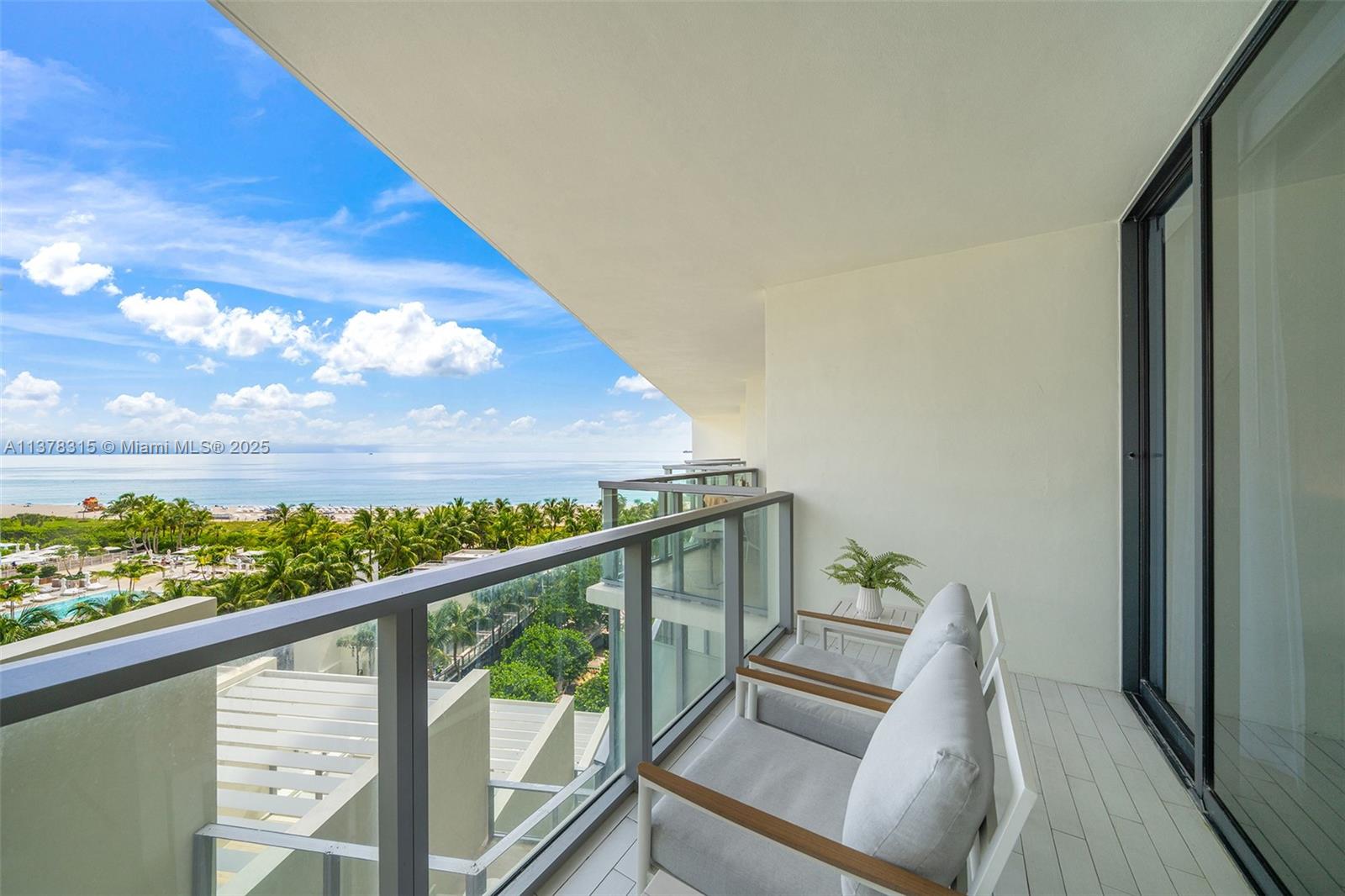 2201 Collins Ave 811 Property Photo 17