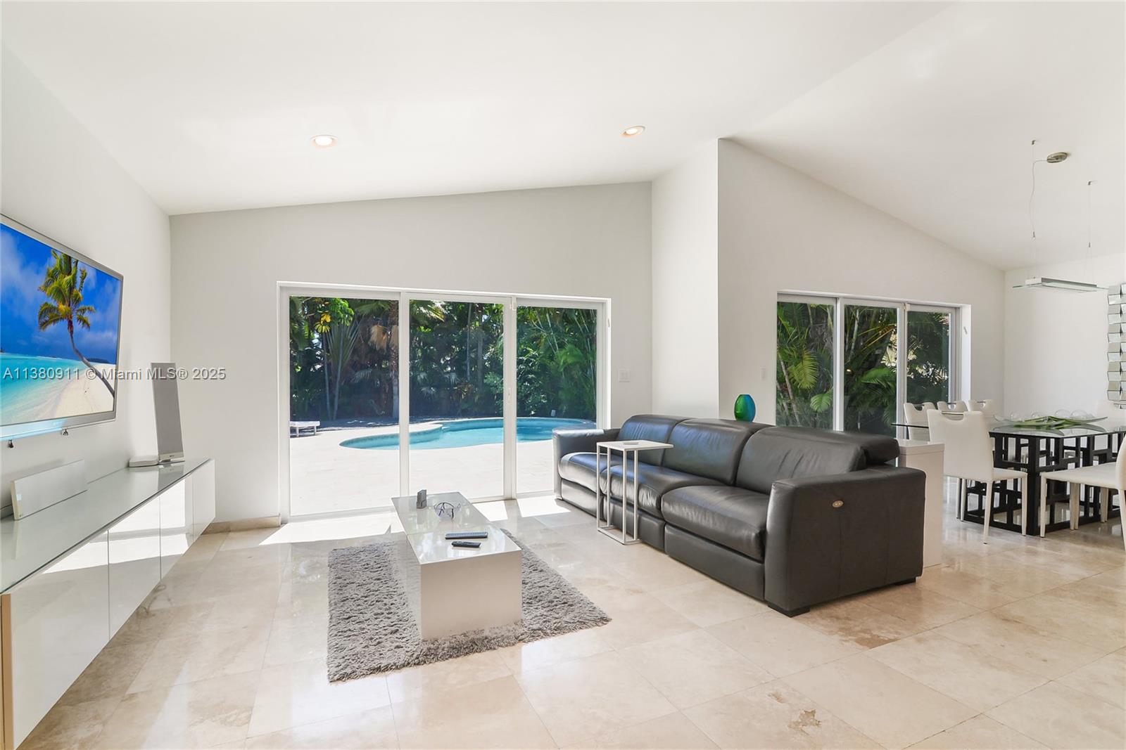 147 Golden Beach Dr Property Photo 4