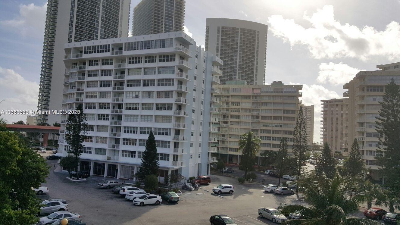 1801 S Ocean Dr Property Photo 15
