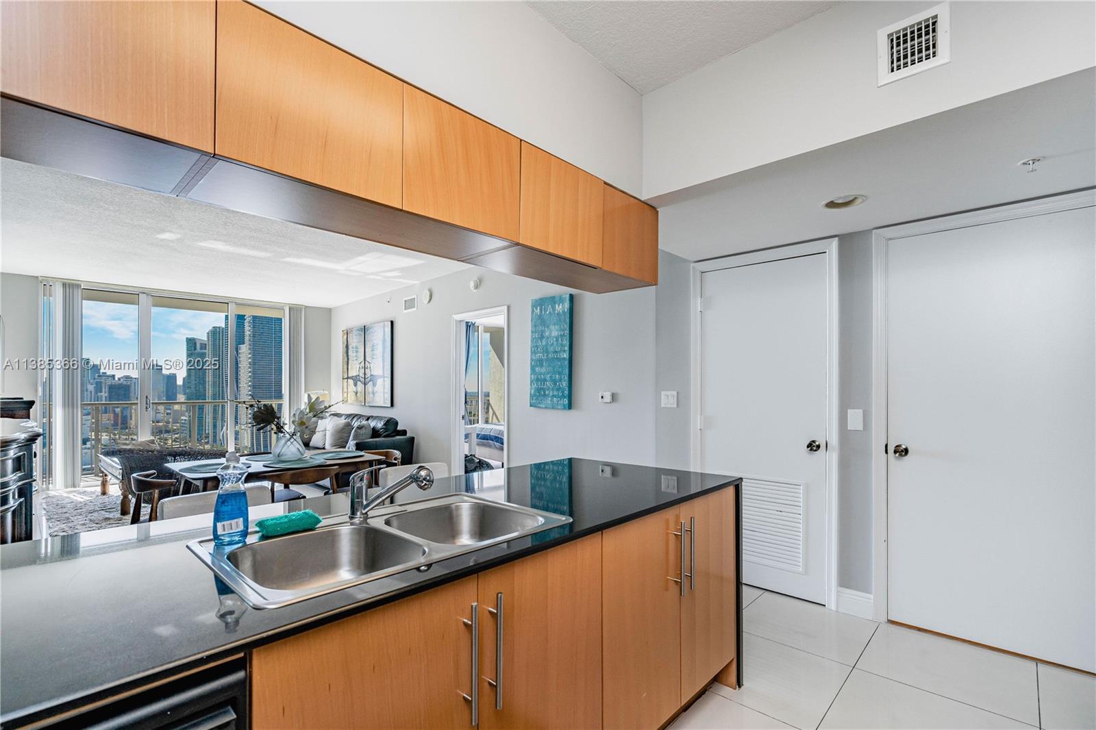 1750 N Bayshore Dr 3410 Property Photo 11