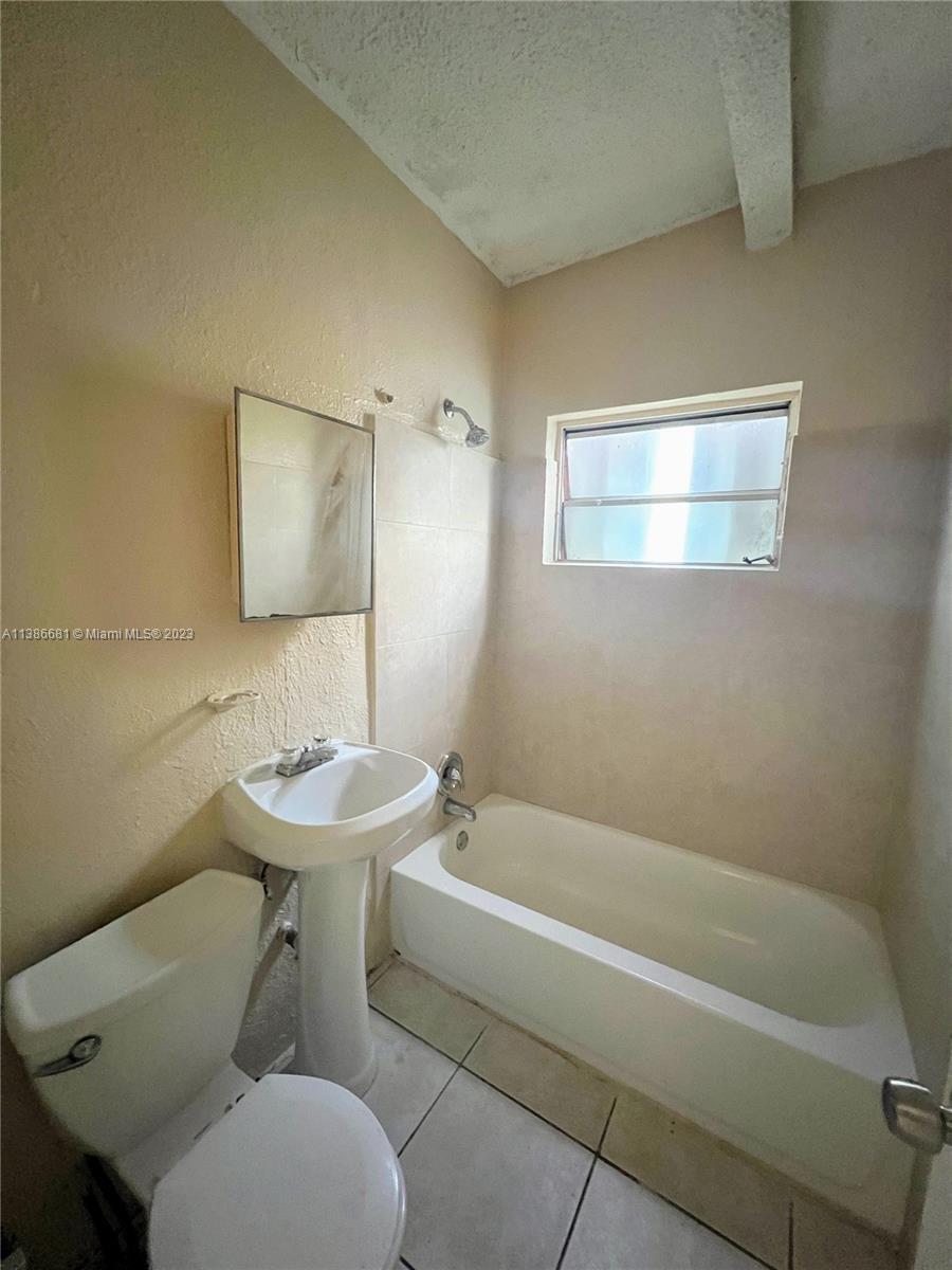 520 SW 6th Ave 2 Property Photo 1