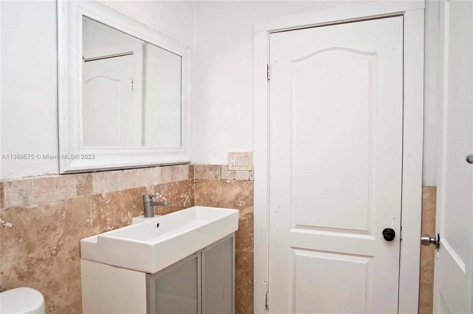 223 S 17th Ave 1 Property Photo 13