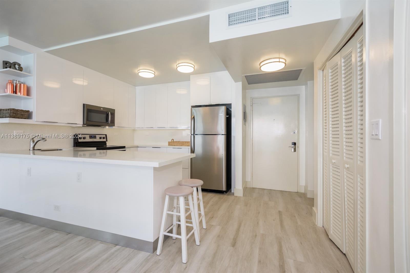 5601 Collins Ave 1204 Property Photo 4