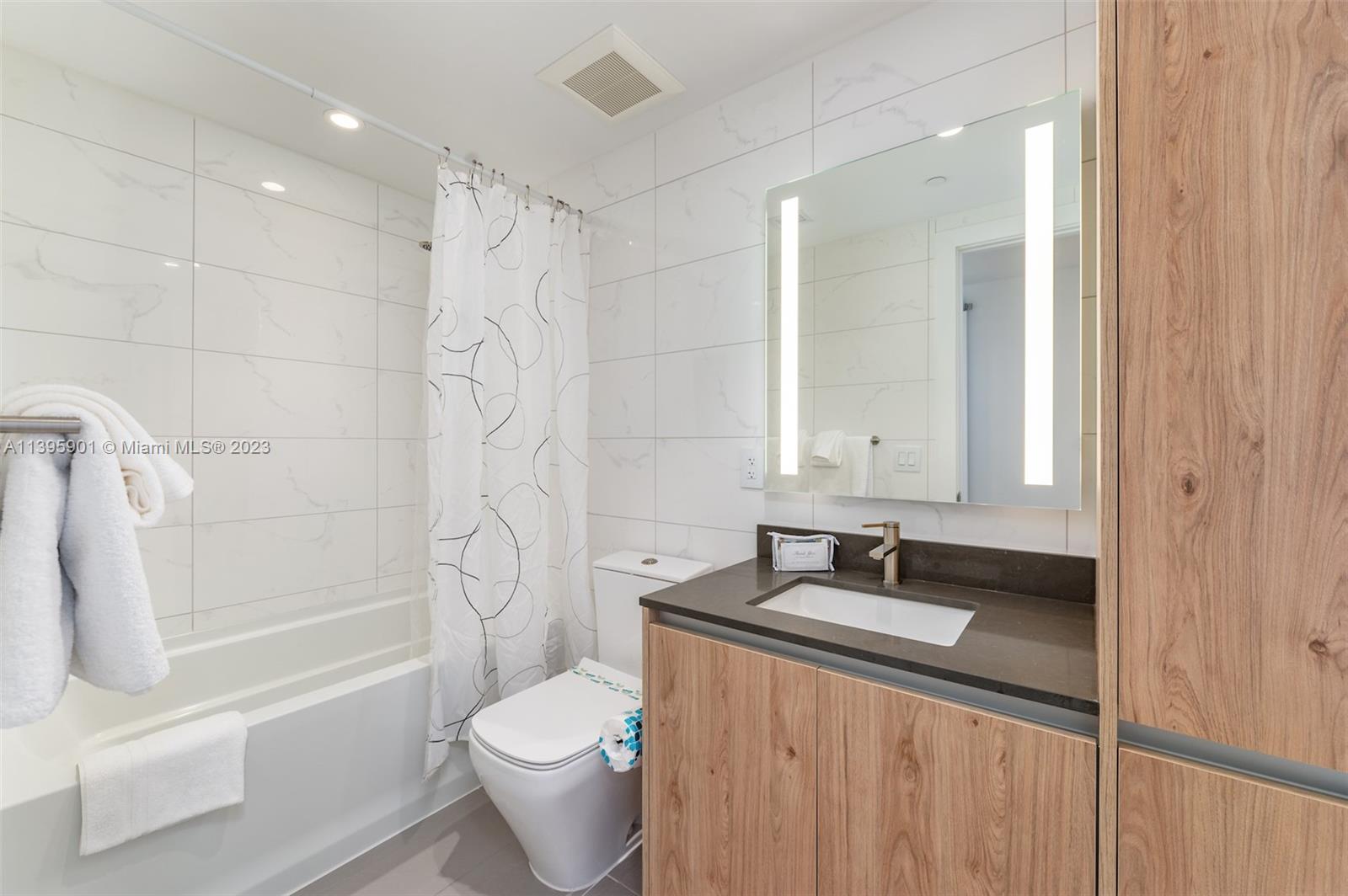 650 Ne 2nd Ave Studio Property Photo 9